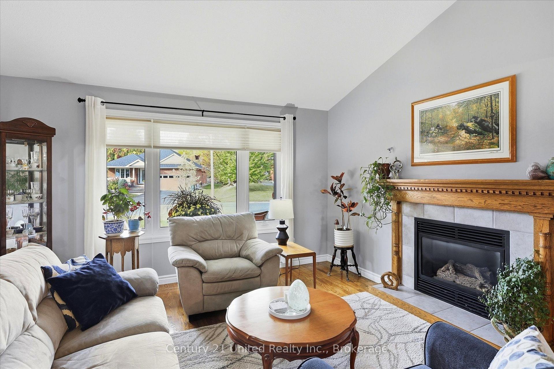 Photo 3 of 2318 Sumac Street, Peterborough, Monaghan Ward 2 — HOMEH