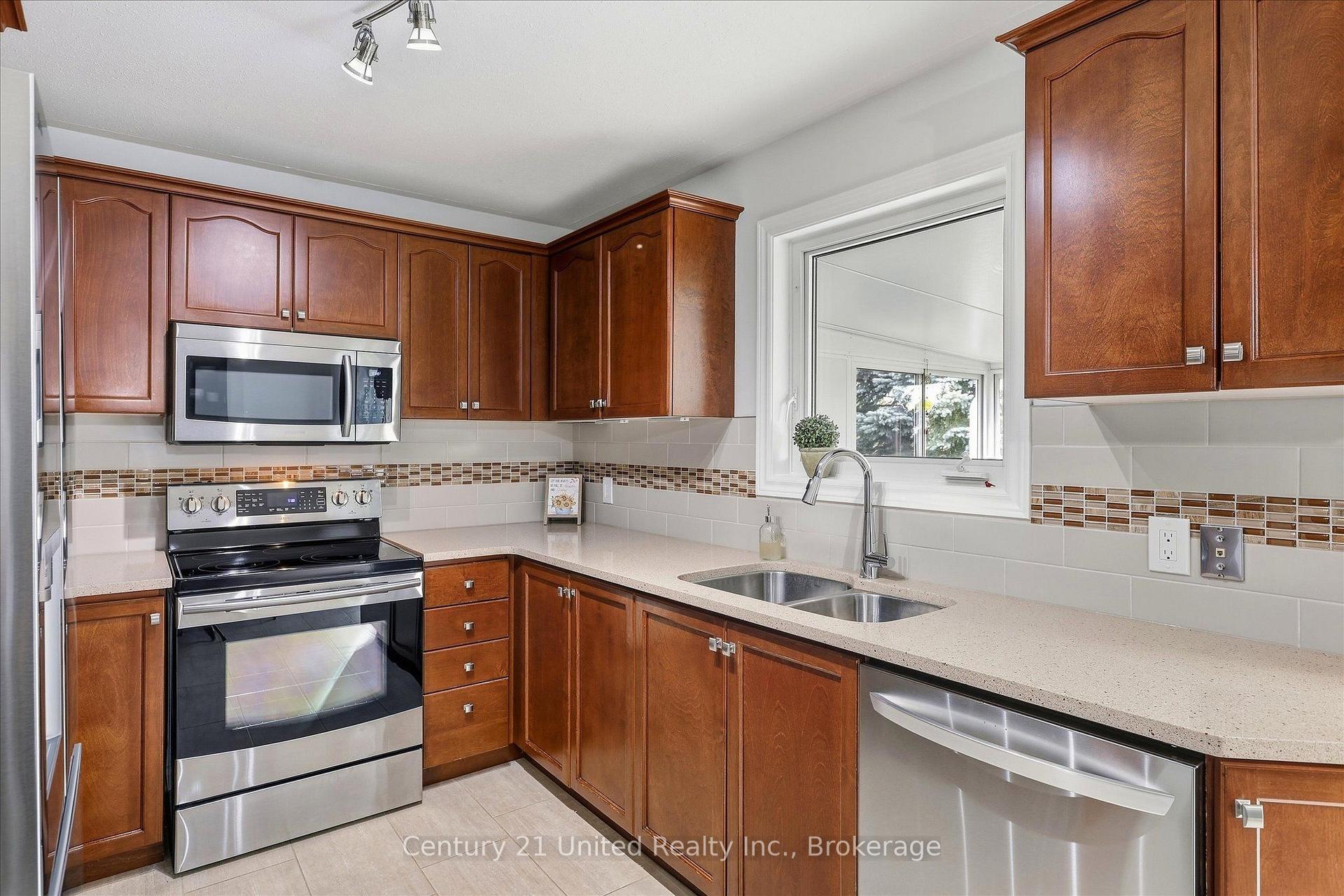 Photo 8 of 2318 Sumac Street, Peterborough, Monaghan Ward 2 — HOMEH