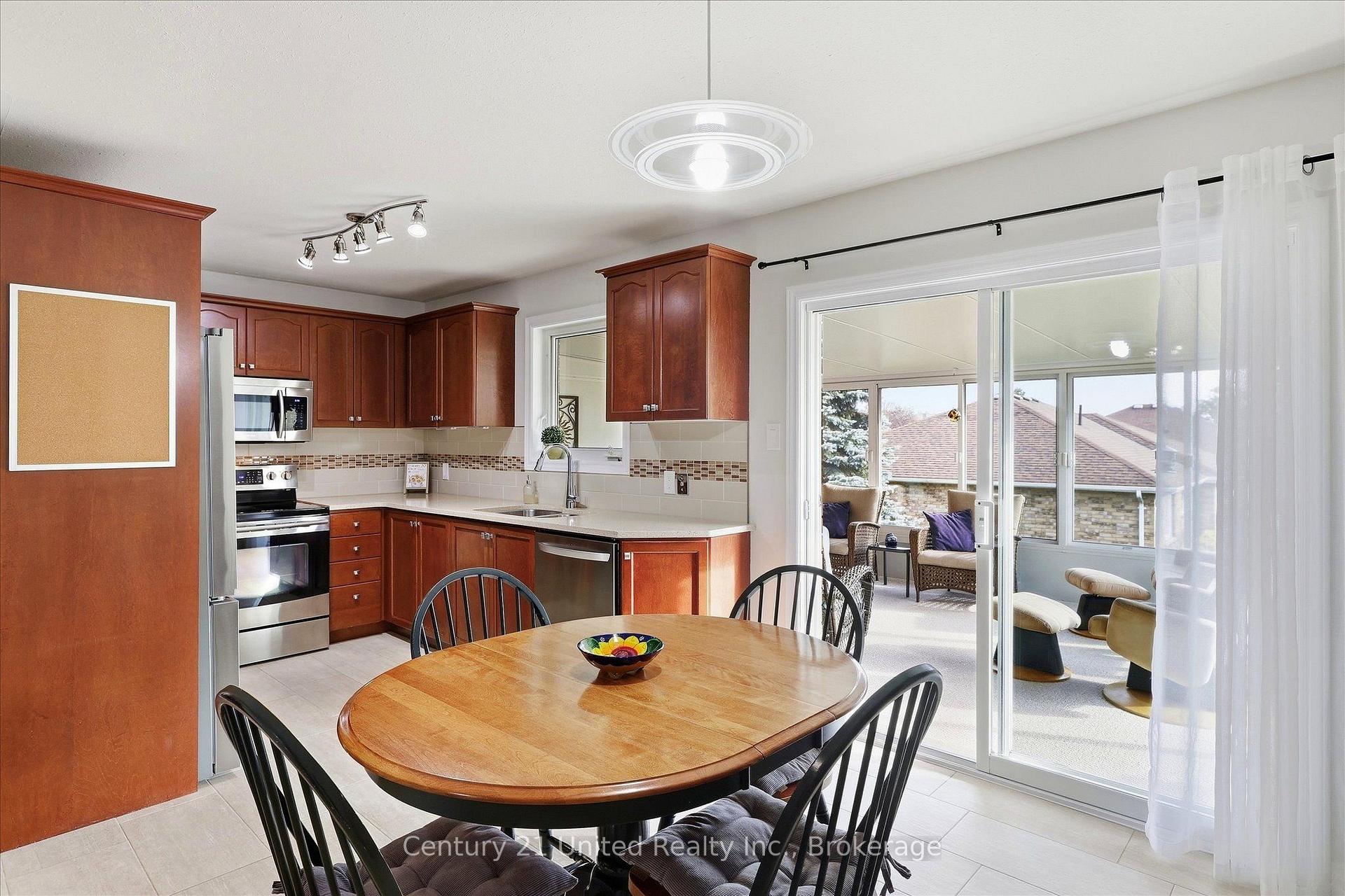 Photo 10 of 2318 Sumac Street, Peterborough, Monaghan Ward 2 — HOMEH