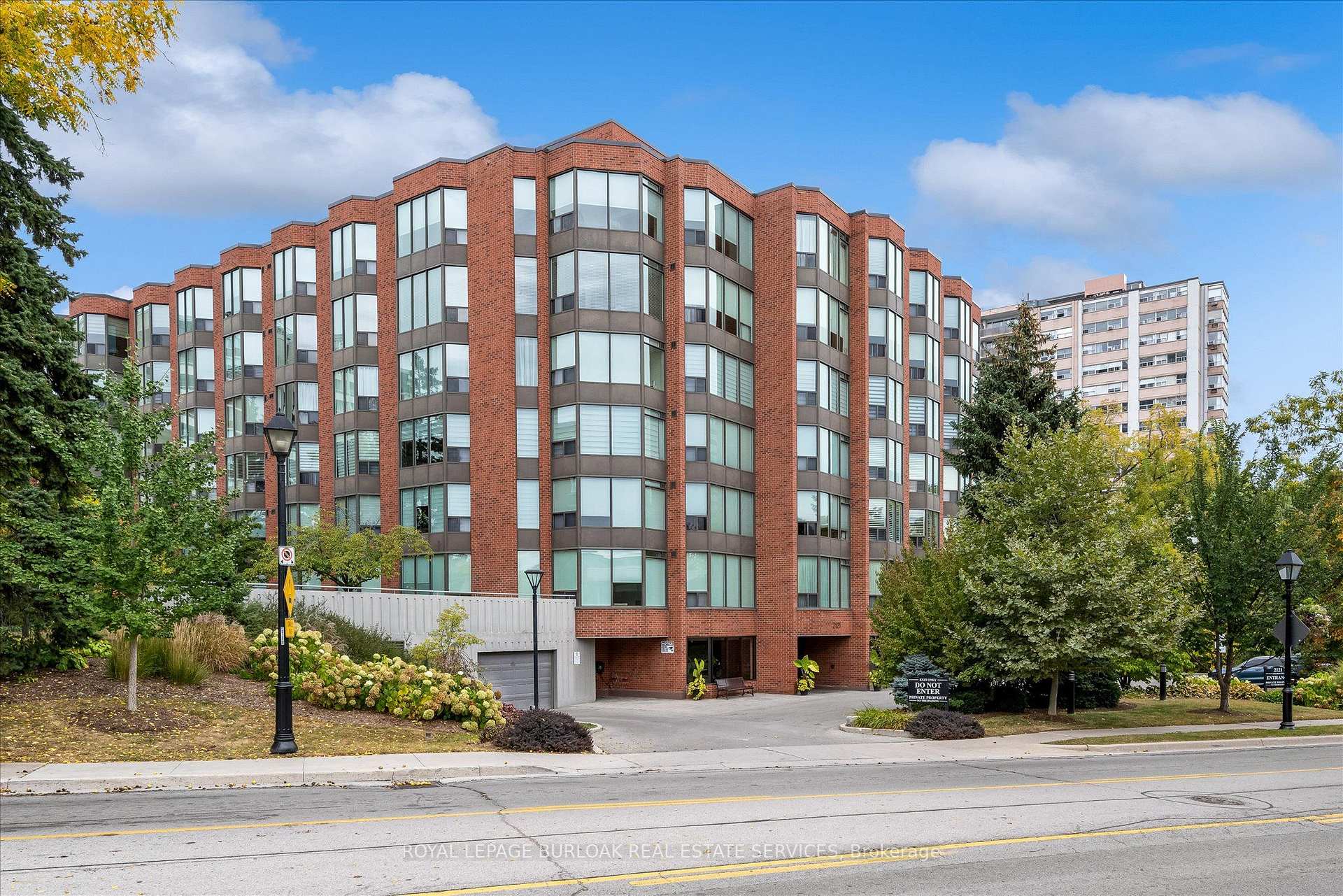 Photo of Unit 404, 2121 Lakeshore Road