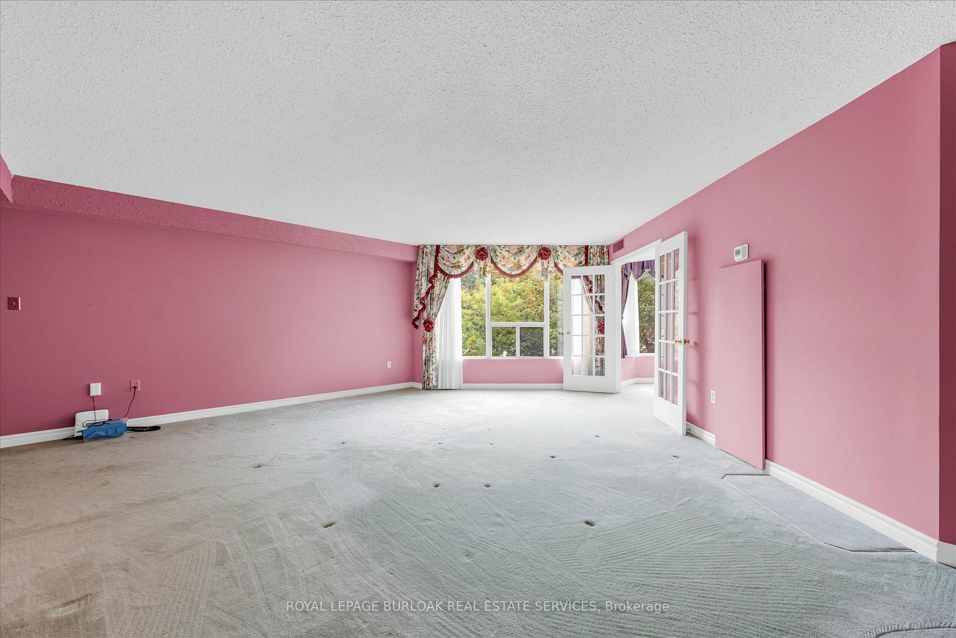 Photo 3 of Unit 404, 2121 Lakeshore Road, Burlington, Brant — HOMEH