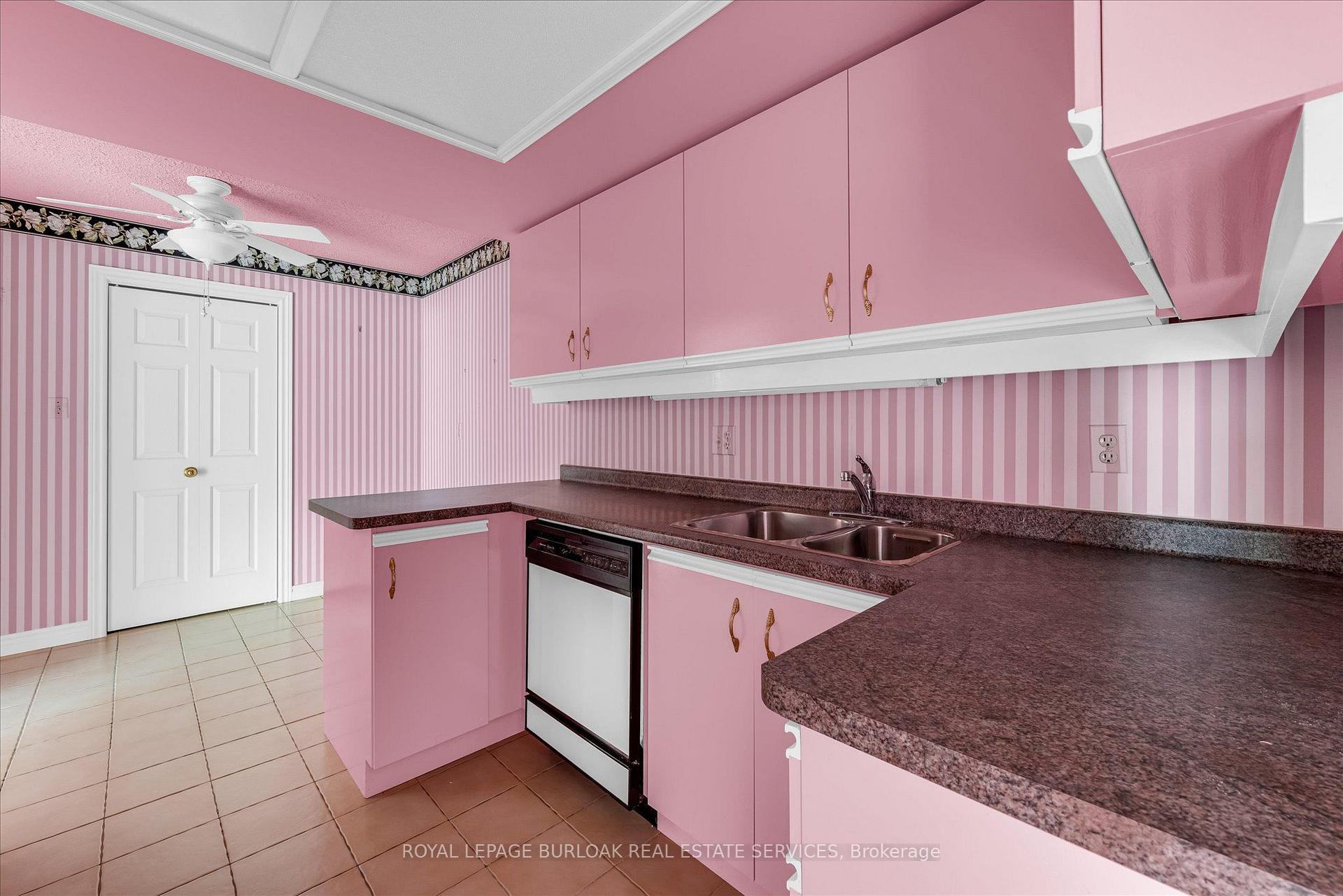 Photo 10 of Unit 404, 2121 Lakeshore Road, Burlington, Brant — HOMEH