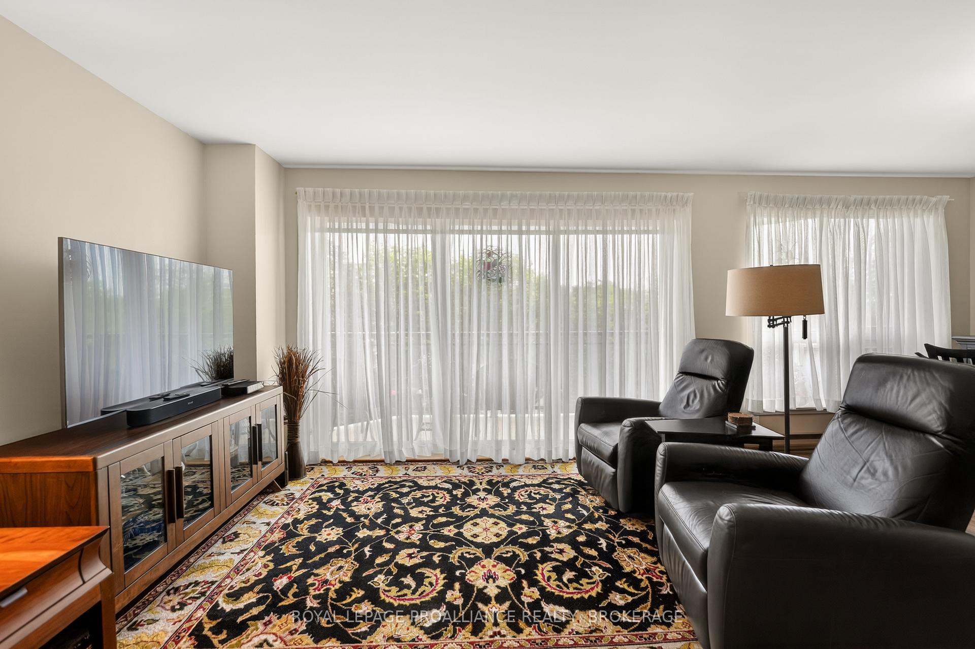 Photo 8 of Unit 401, 257 Bath Road, Kingston, West of Sir John A. Blvd — HOMEH