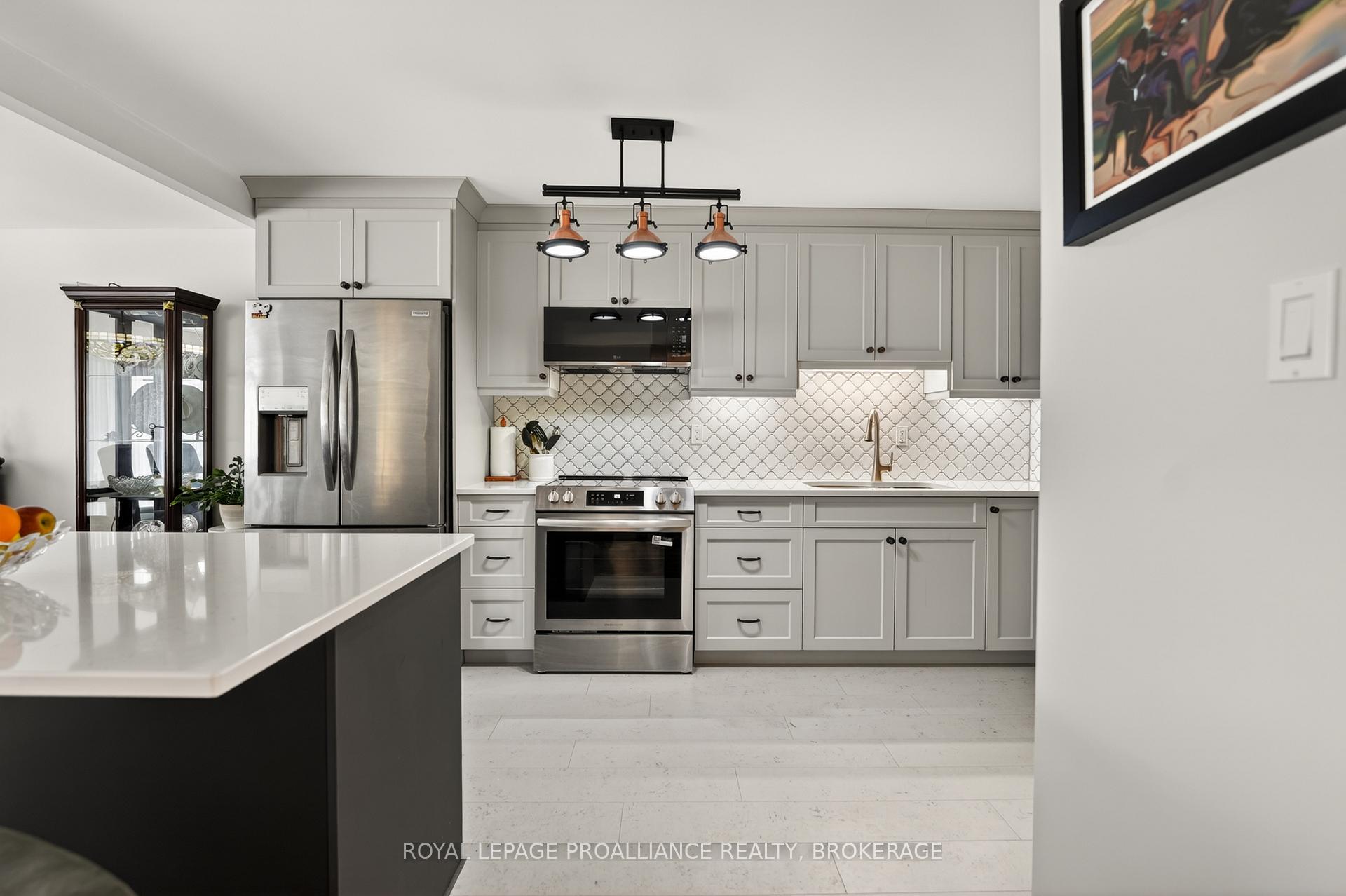 Photo 15 of Unit 401, 257 Bath Road, Kingston, West of Sir John A. Blvd — HOMEH