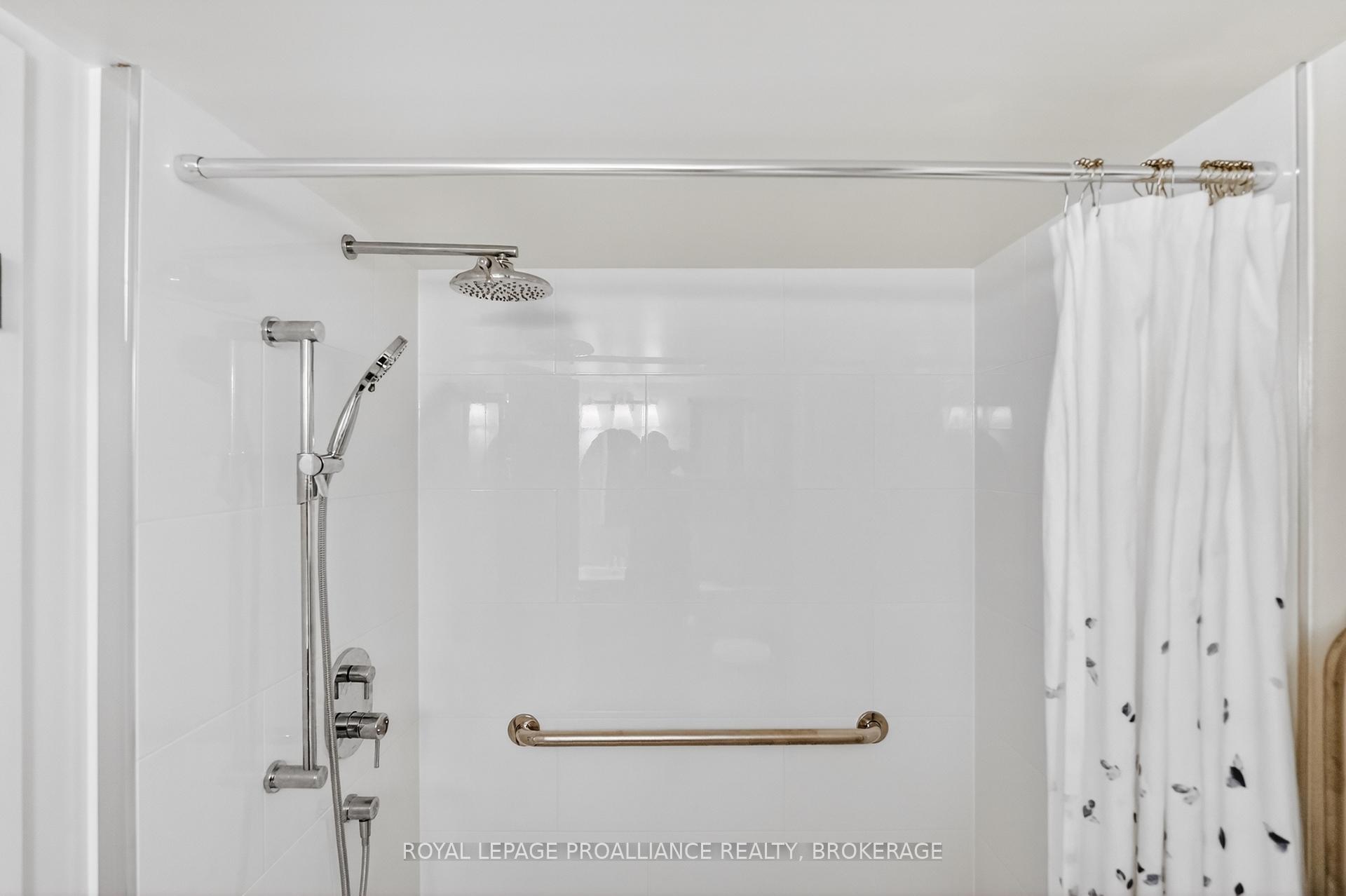 Photo 33 of Unit 401, 257 Bath Road, Kingston, West of Sir John A. Blvd — HOMEH