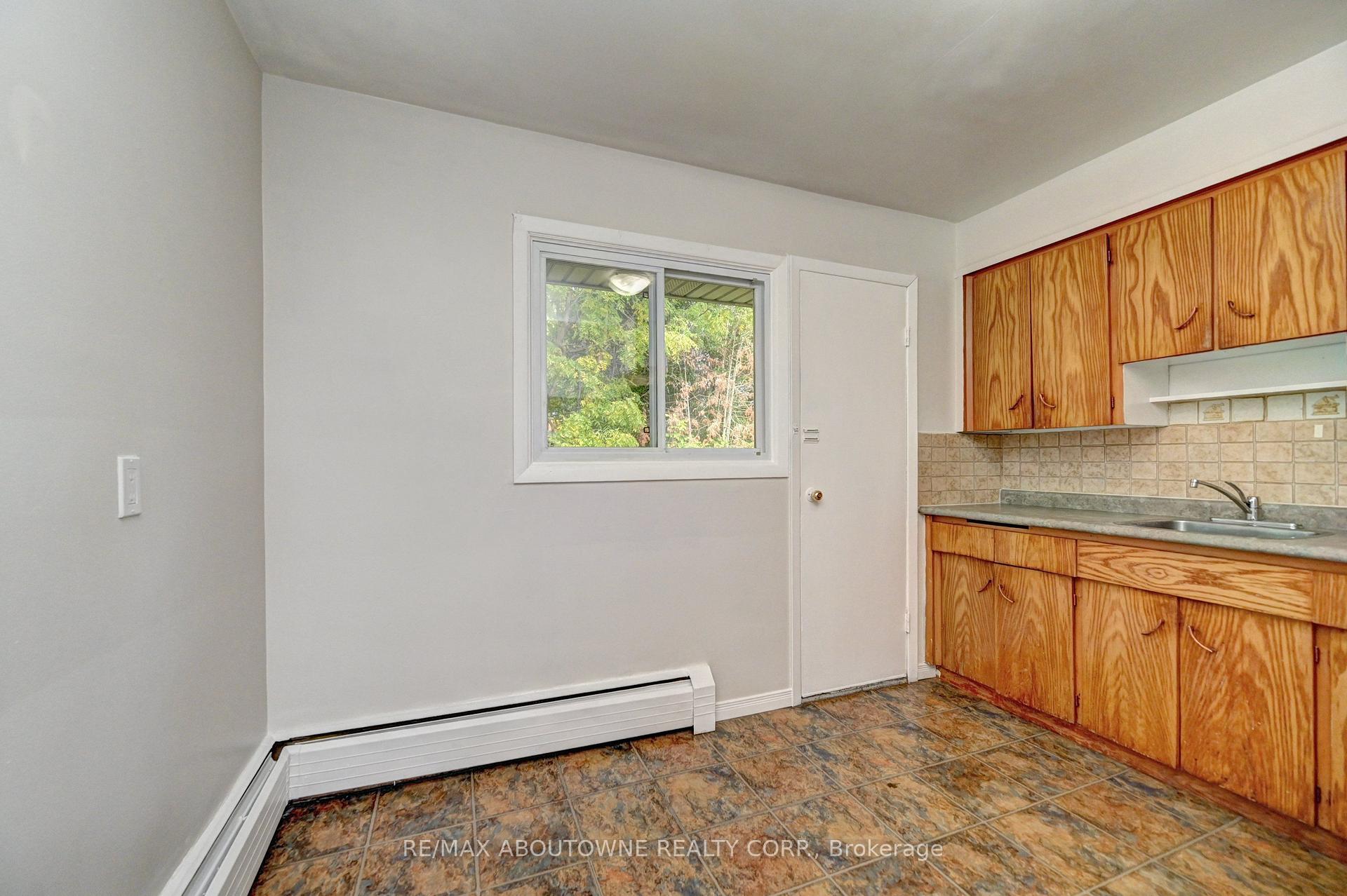 Photo 8 of Unit A6, 280 Sydney Street S, Kitchener, Rockway — HOMEH
