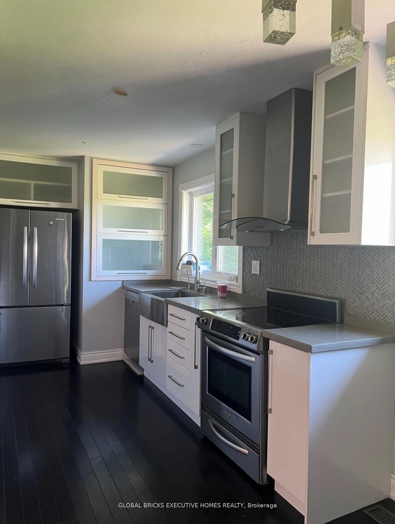 Photo 2 of 384 Ashbury Road, Oakville, West — HOMEH