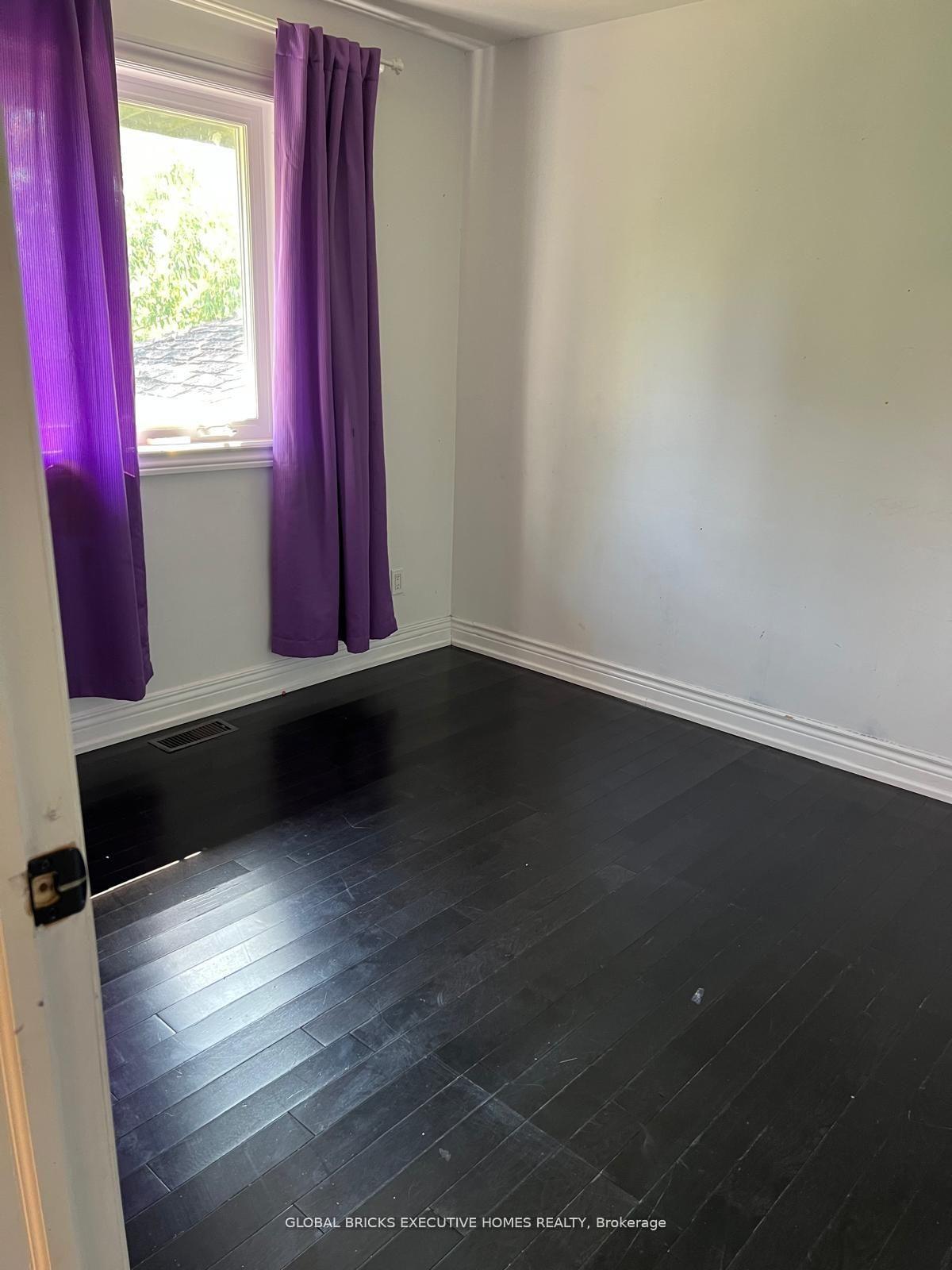 Photo 3 of 384 Ashbury Road, Oakville, West — HOMEH