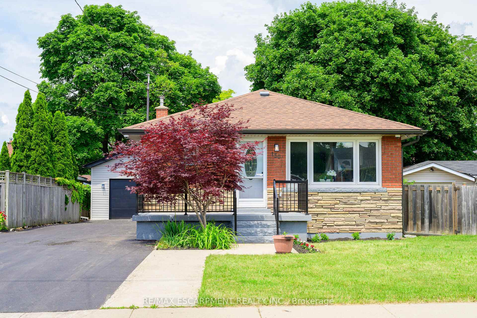 Photo 2 of 150 Howard Avenue, Hamilton, Balfour — HOMEH