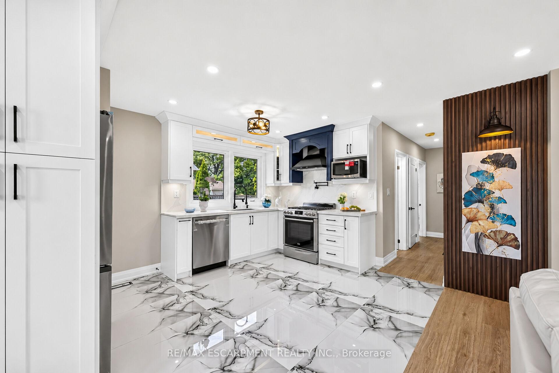 Photo 5 of 150 Howard Avenue, Hamilton, Balfour — HOMEH