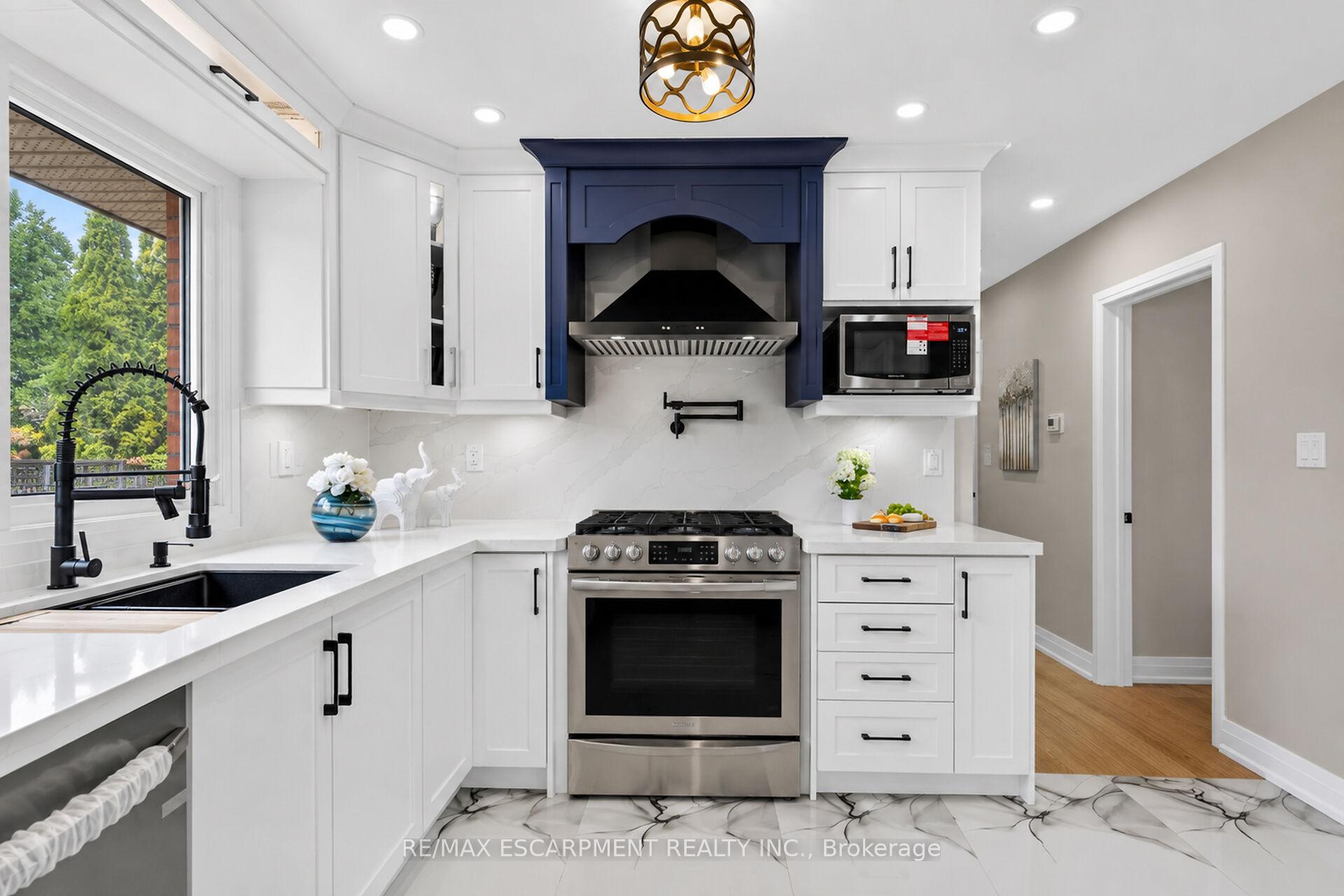 Photo 6 of 150 Howard Avenue, Hamilton, Balfour — HOMEH