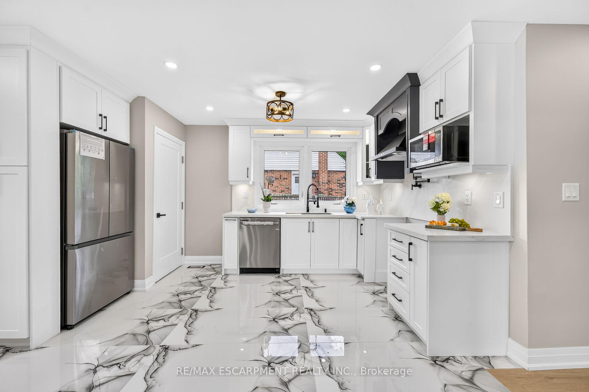 Photo 7 of 150 Howard Avenue, Hamilton, Balfour — HOMEH