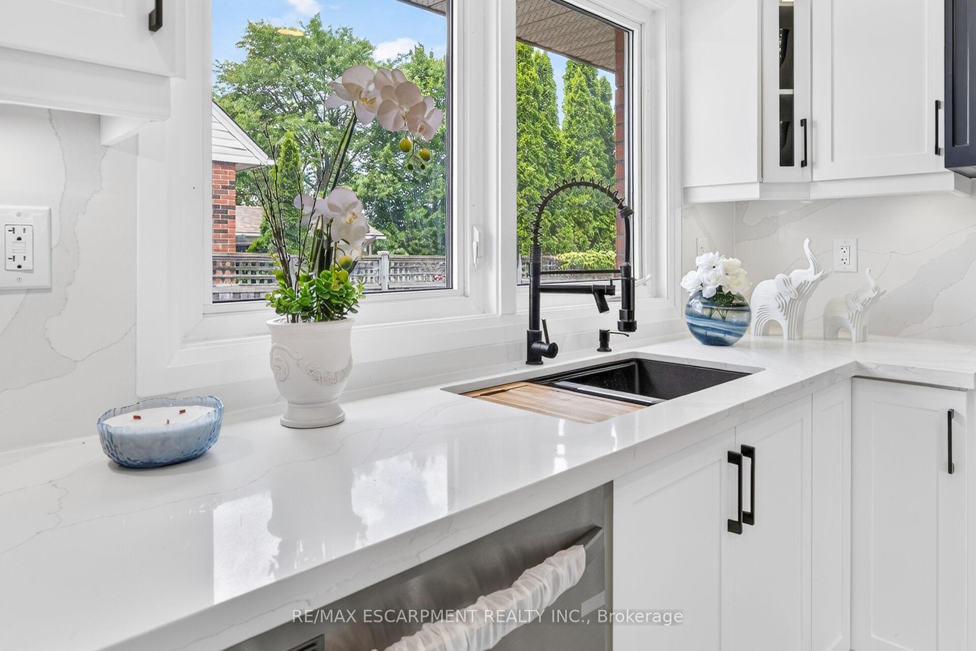 Photo 8 of 150 Howard Avenue, Hamilton, Balfour — HOMEH