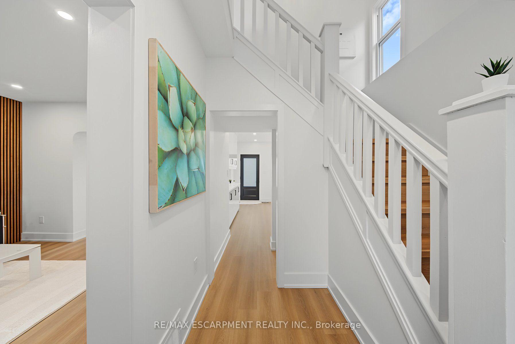 Photo 4 of 234 Balmoral Avenue S, Hamilton, Delta — HOMEH