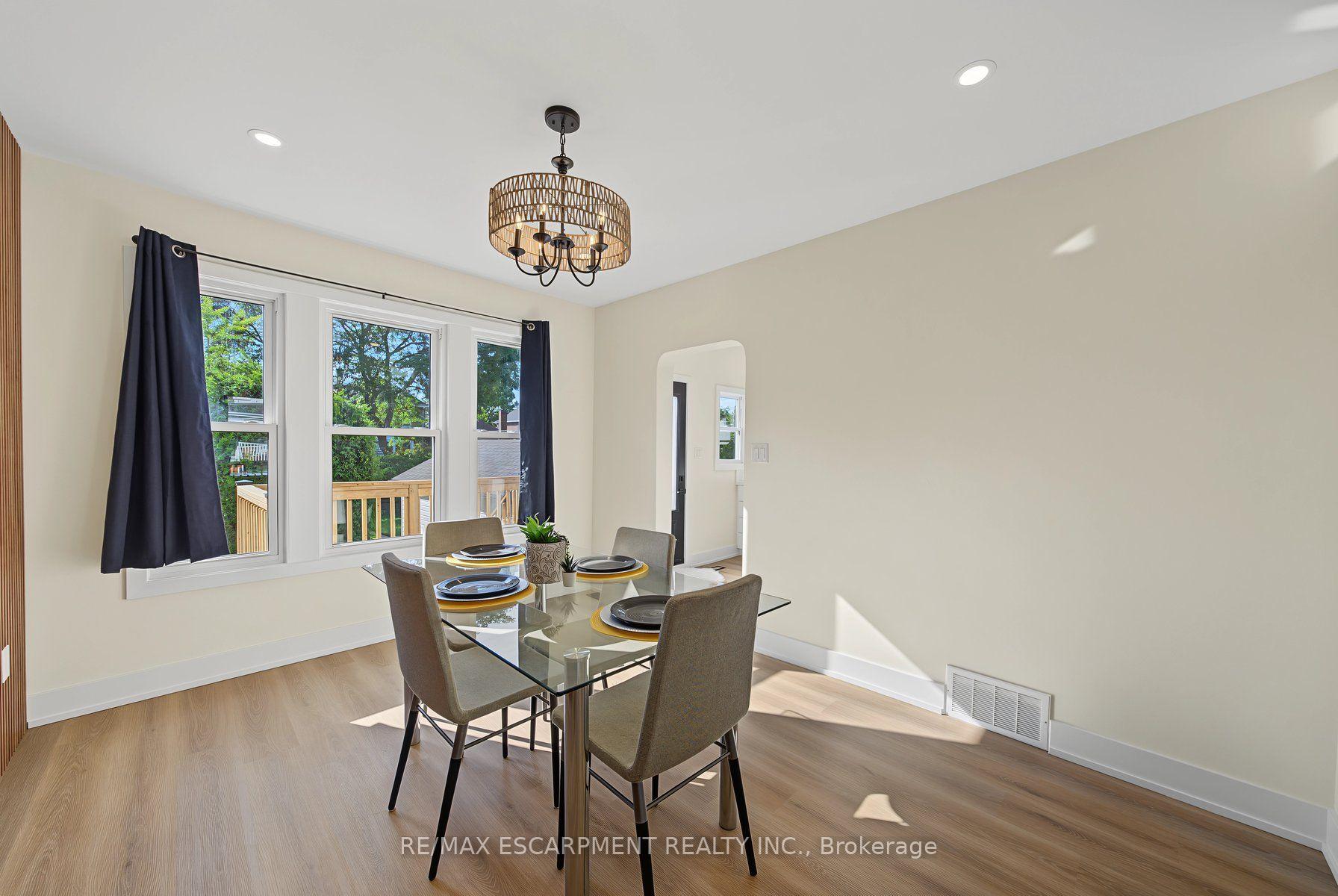 Photo 10 of 234 Balmoral Avenue S, Hamilton, Delta — HOMEH