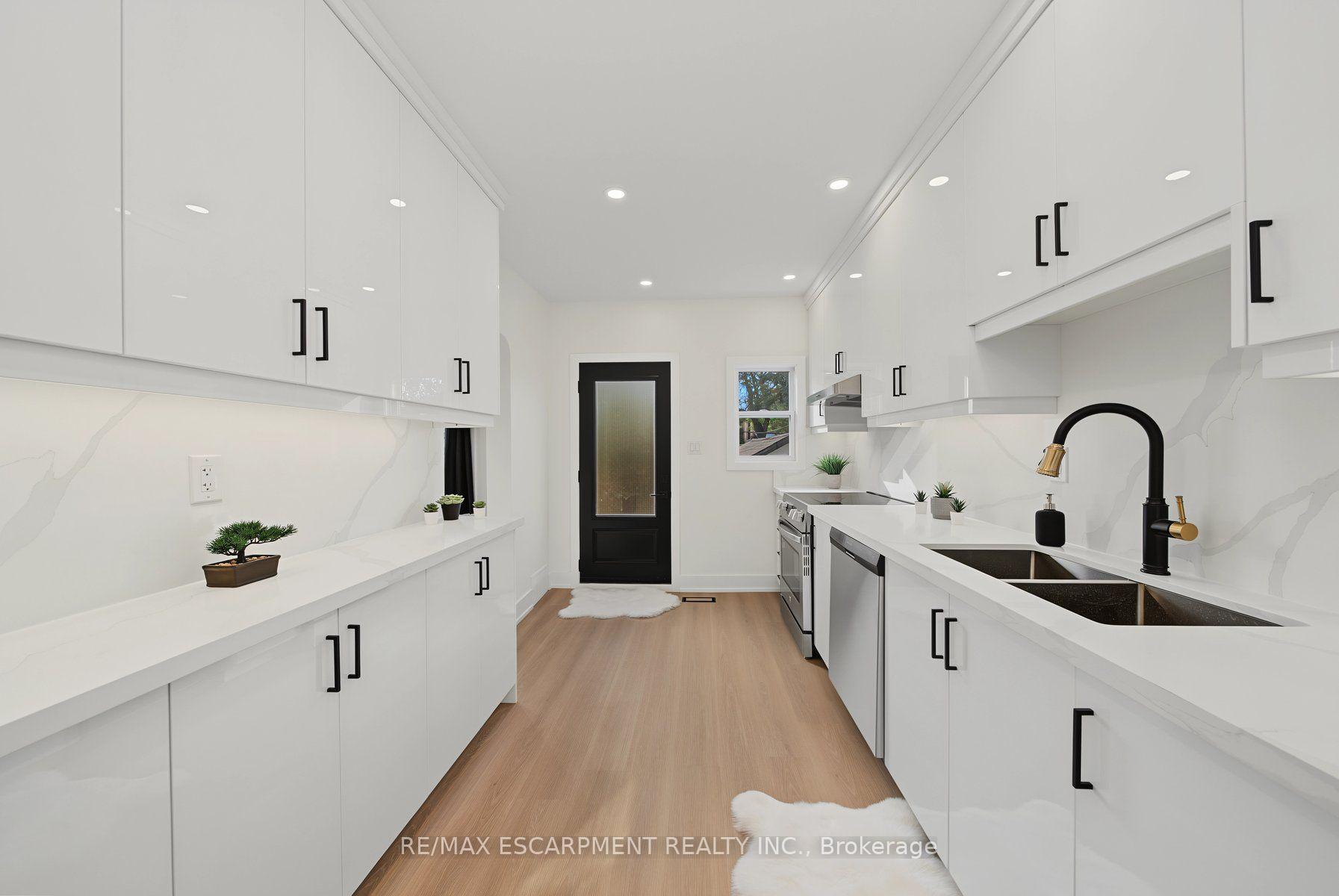 Photo 11 of 234 Balmoral Avenue S, Hamilton, Delta — HOMEH