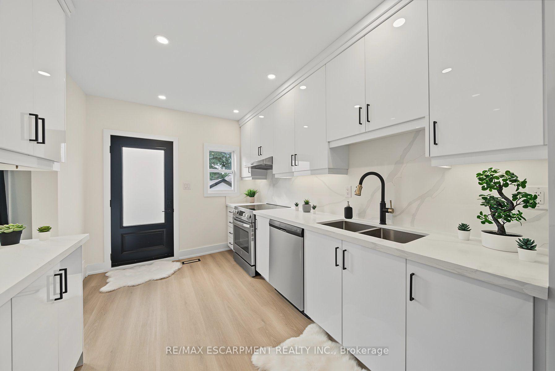 Photo 12 of 234 Balmoral Avenue S, Hamilton, Delta — HOMEH