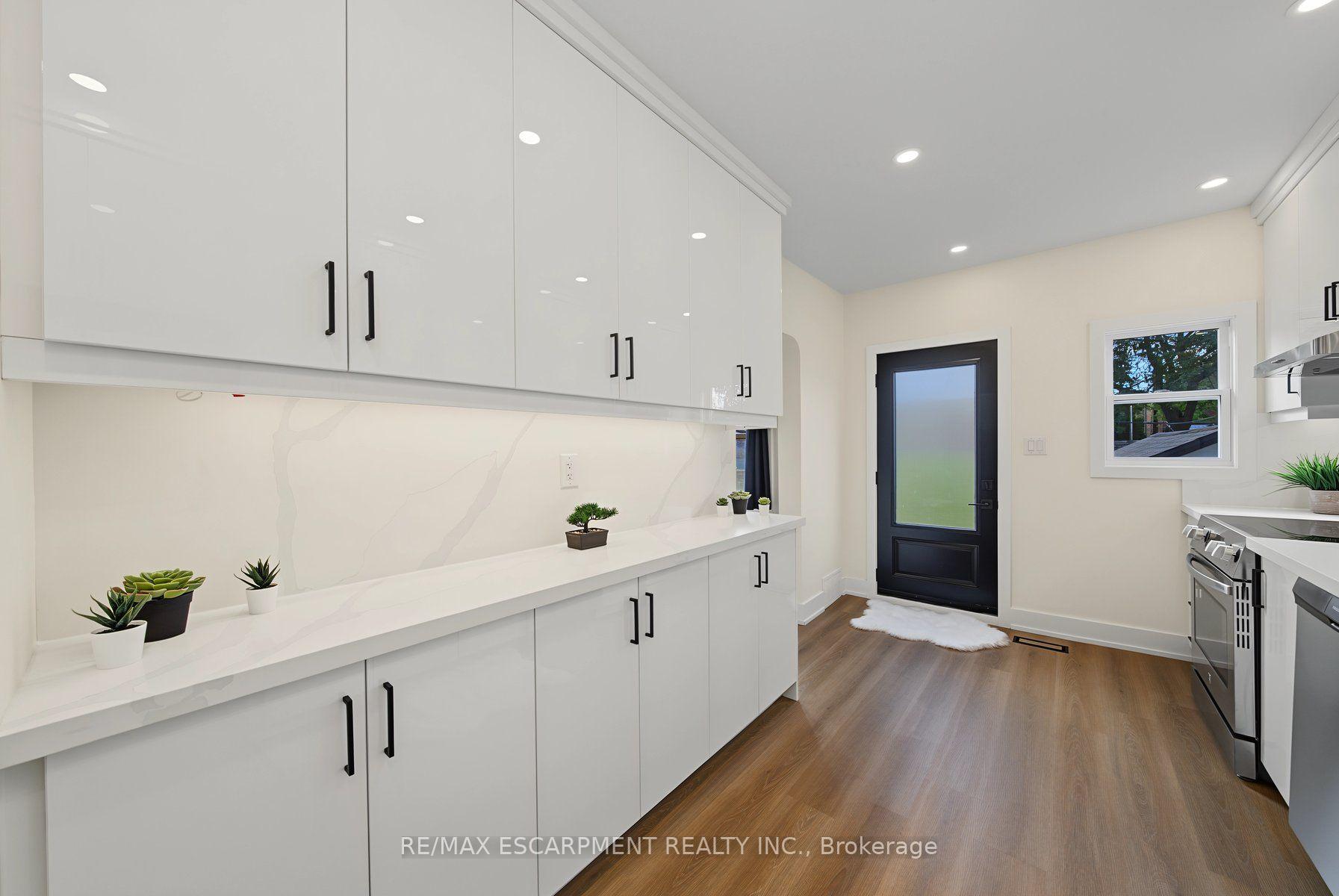 Photo 13 of 234 Balmoral Avenue S, Hamilton, Delta — HOMEH