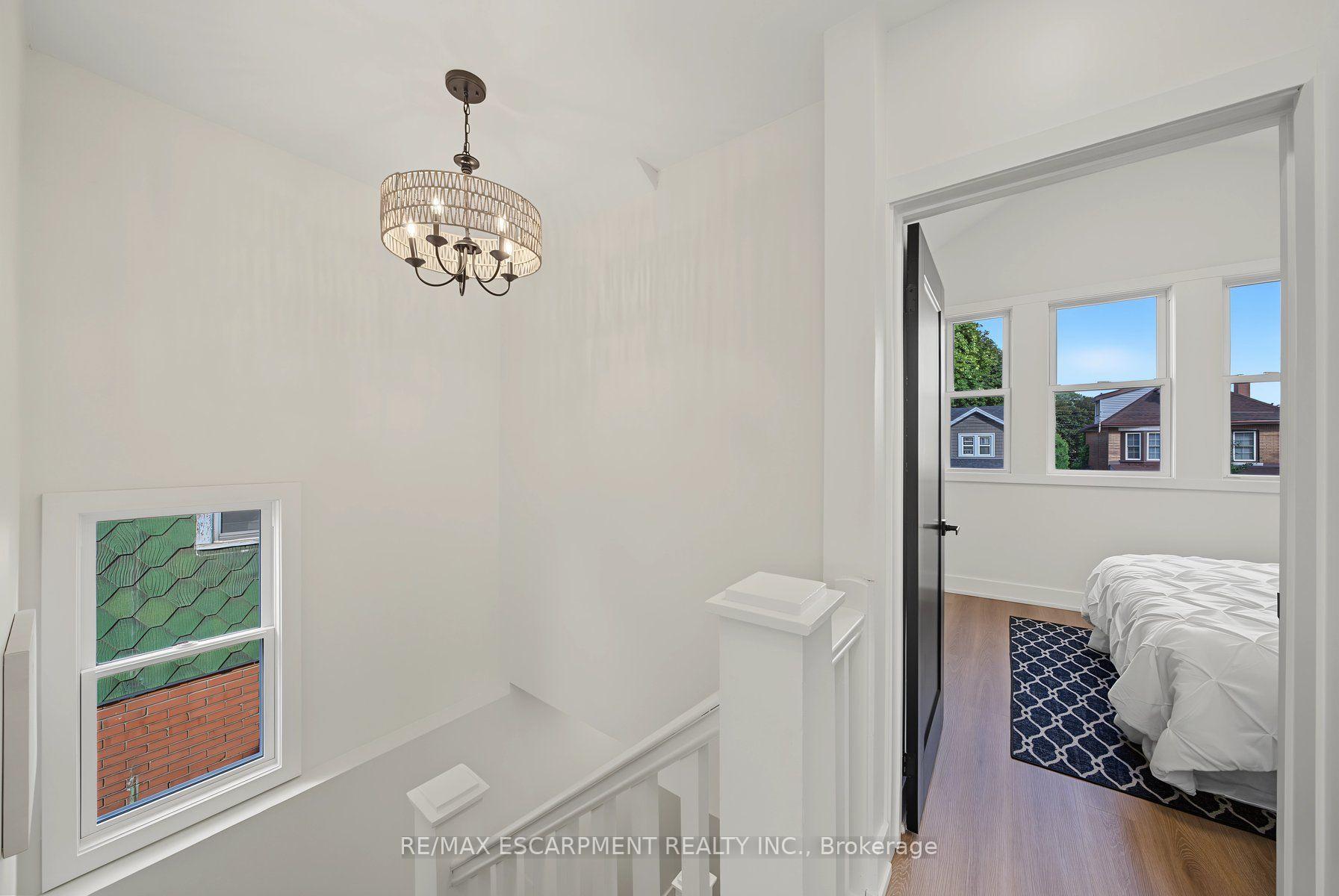 Photo 16 of 234 Balmoral Avenue S, Hamilton, Delta — HOMEH