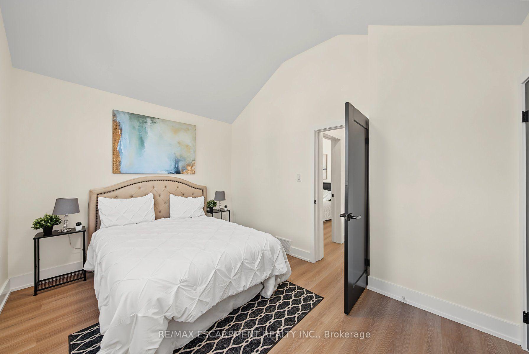 Photo 18 of 234 Balmoral Avenue S, Hamilton, Delta — HOMEH