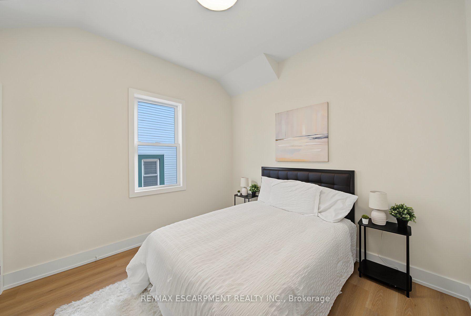 Photo 19 of 234 Balmoral Avenue S, Hamilton, Delta — HOMEH