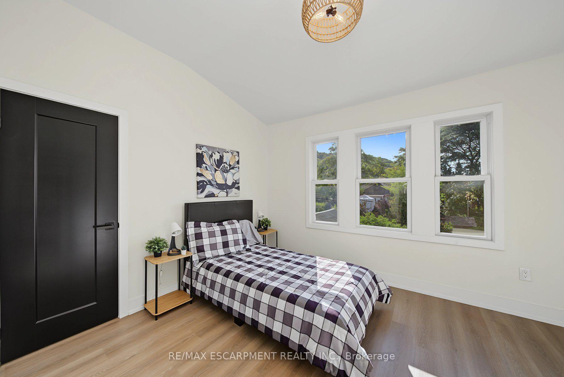 Photo 21 of 234 Balmoral Avenue S, Hamilton, Delta — HOMEH