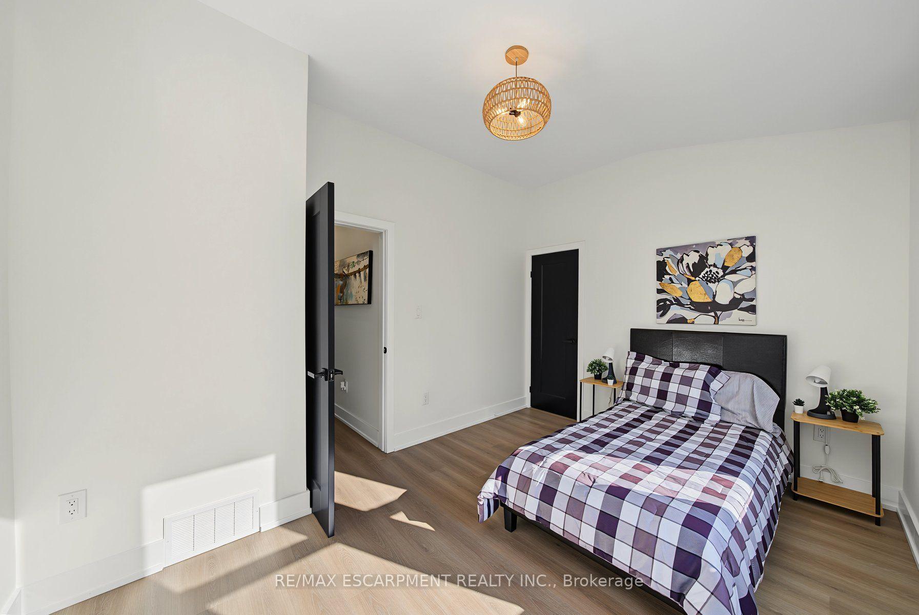Photo 22 of 234 Balmoral Avenue S, Hamilton, Delta — HOMEH