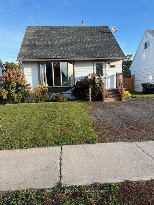 Front of 275 Christina Street W