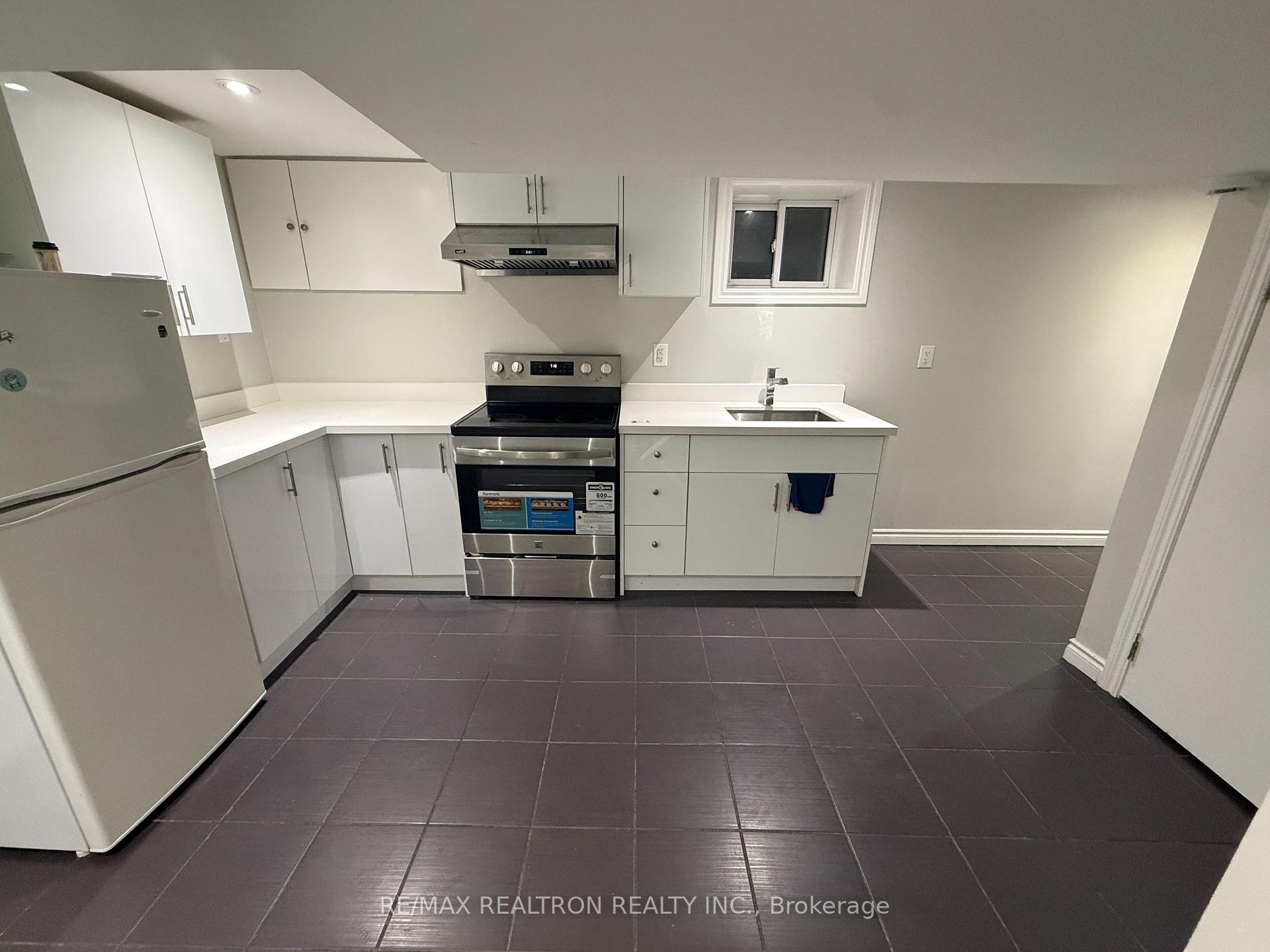 Photo 1 of Unit Bsmt, 401 Crawford Street, Toronto, Trinity-Bellwoods — HOMEH