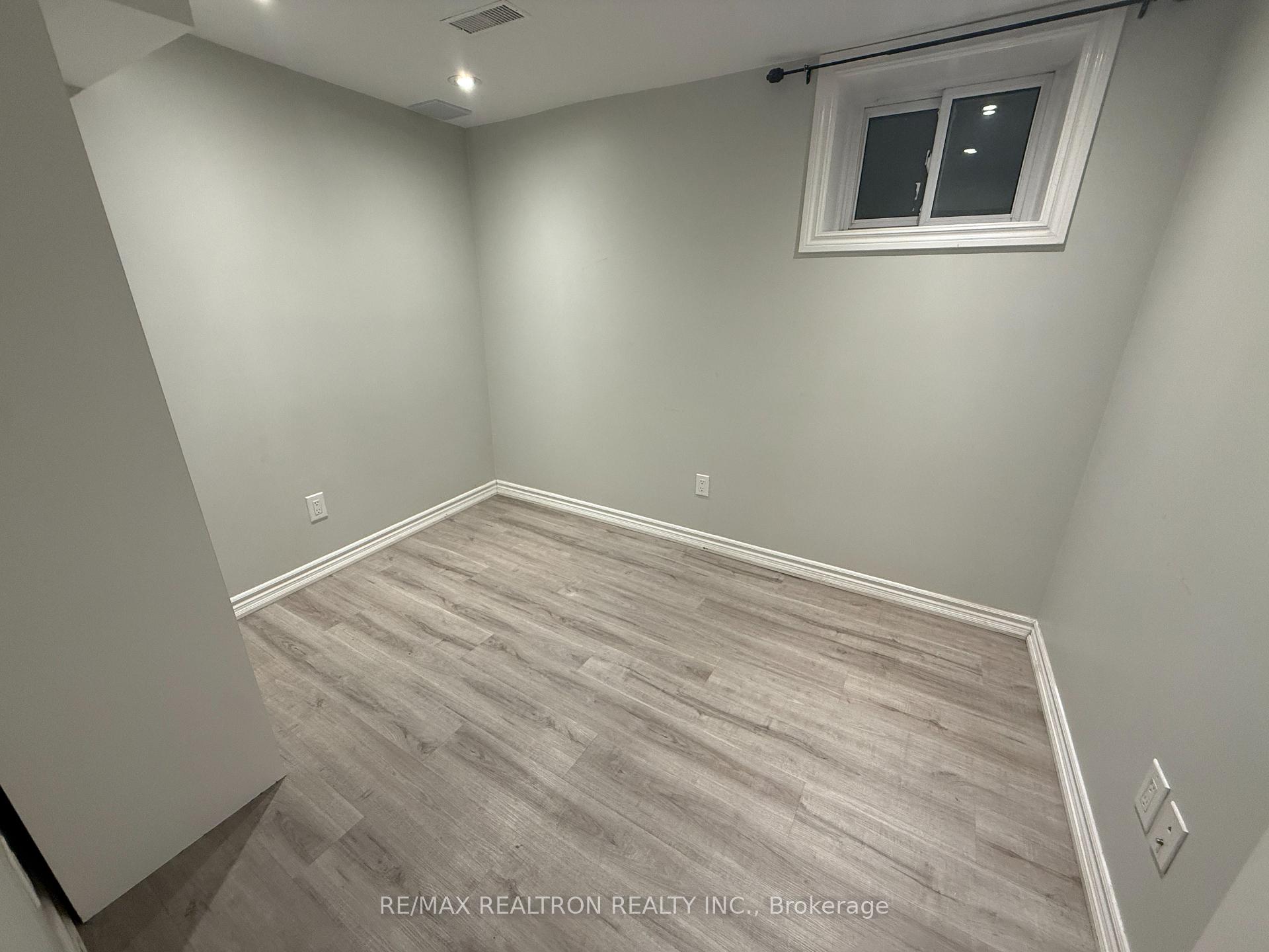 Photo 4 of Unit Bsmt, 401 Crawford Street, Toronto, Trinity-Bellwoods — HOMEH