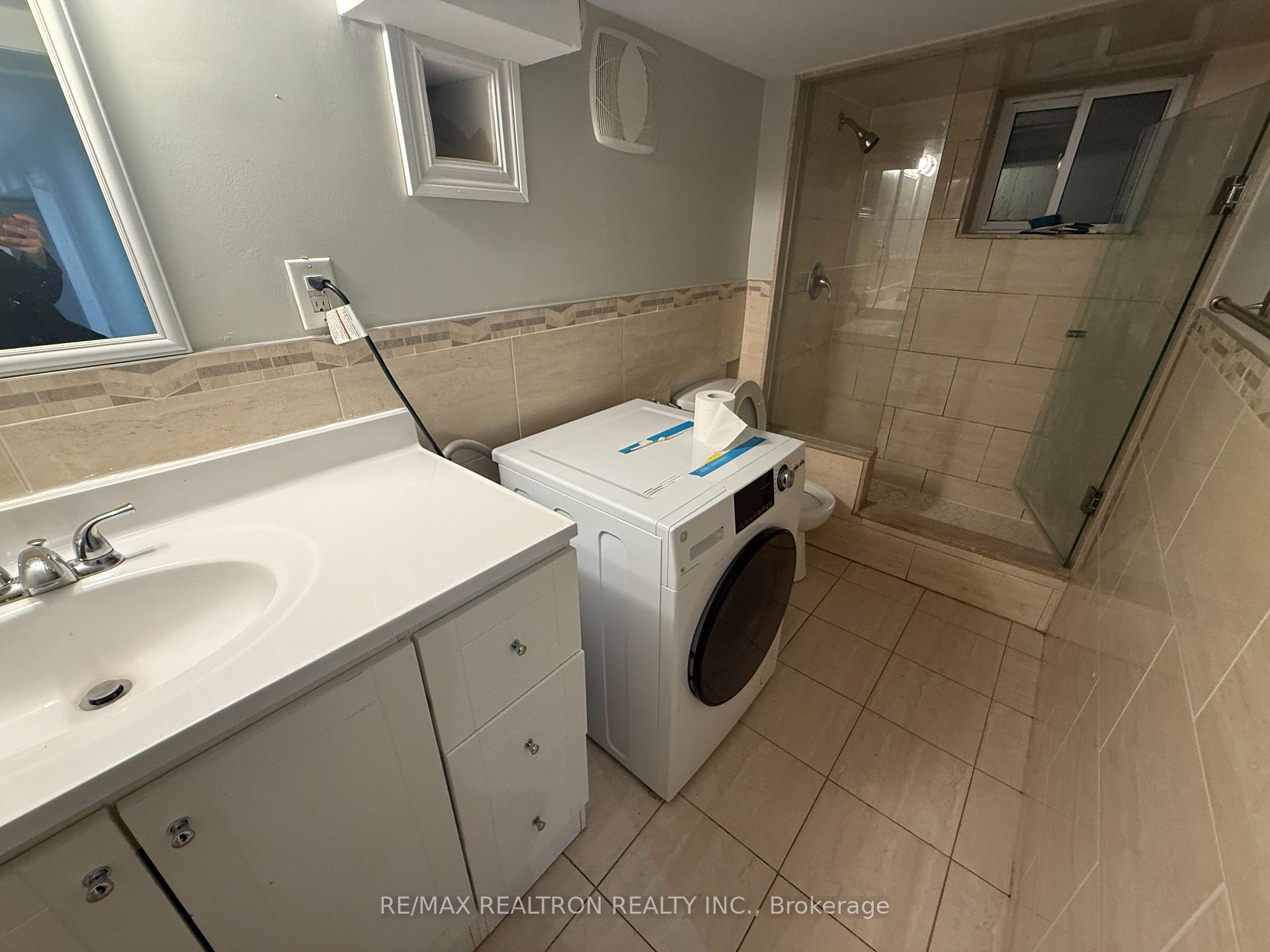 Photo 6 of Unit Bsmt, 401 Crawford Street, Toronto, Trinity-Bellwoods — HOMEH