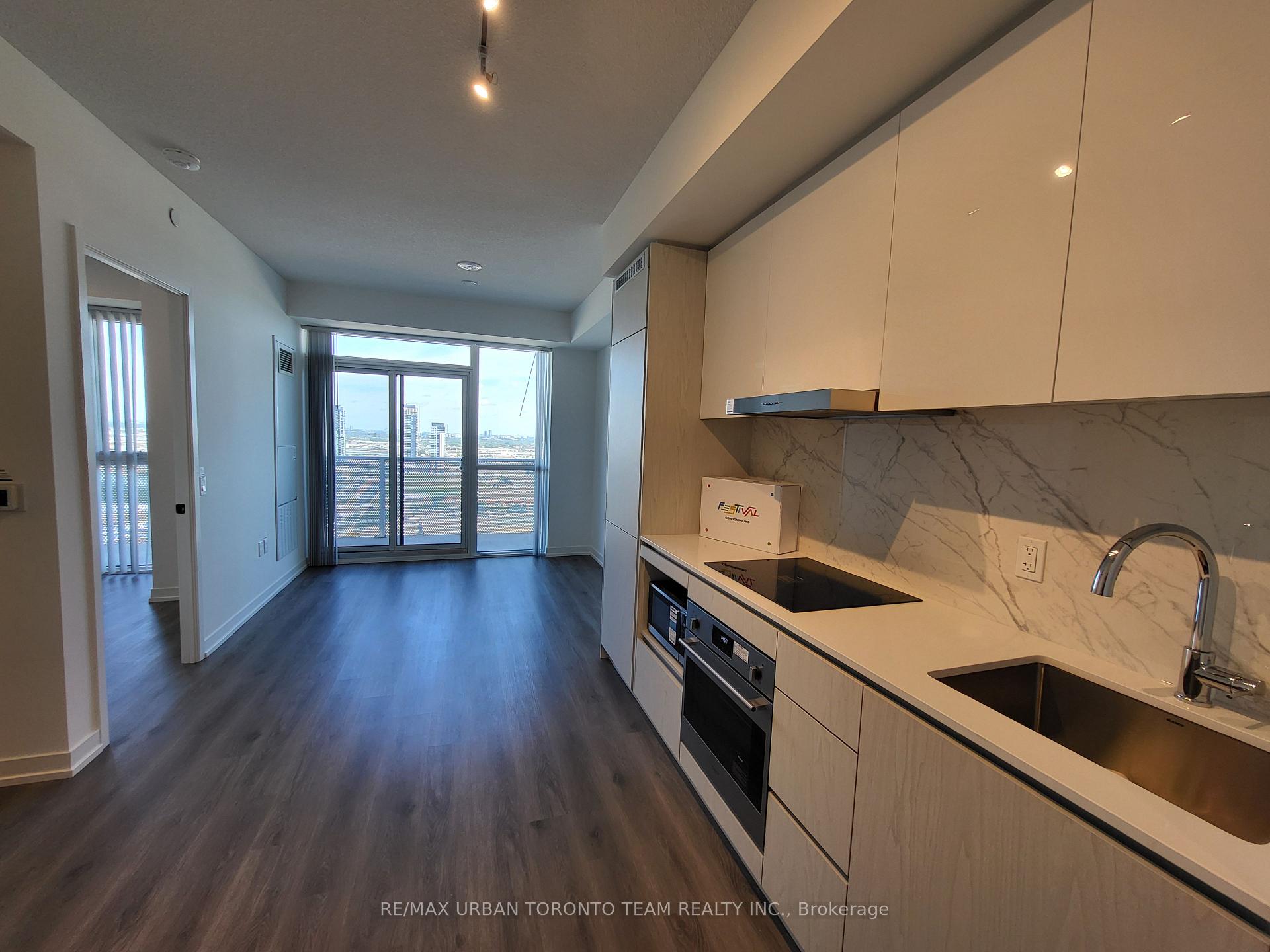 Photo 2 of Unit 3308, 28 Interchange Way, Vaughan, Vaughan Corporate Centre — HOMEH