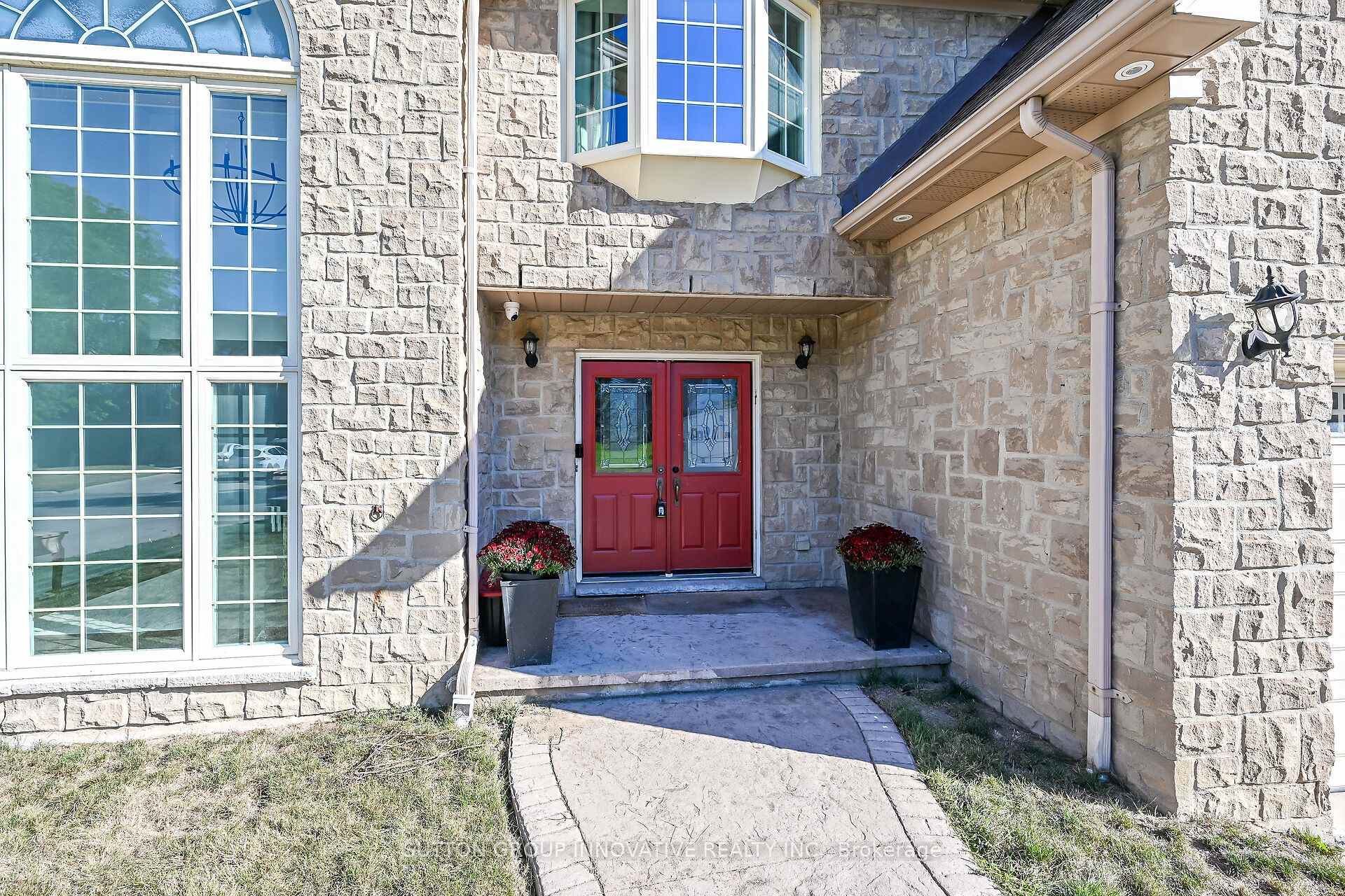 Photo 2 of 196 Bluebell Crescent, Hamilton, Iroquoia Heights — HOMEH