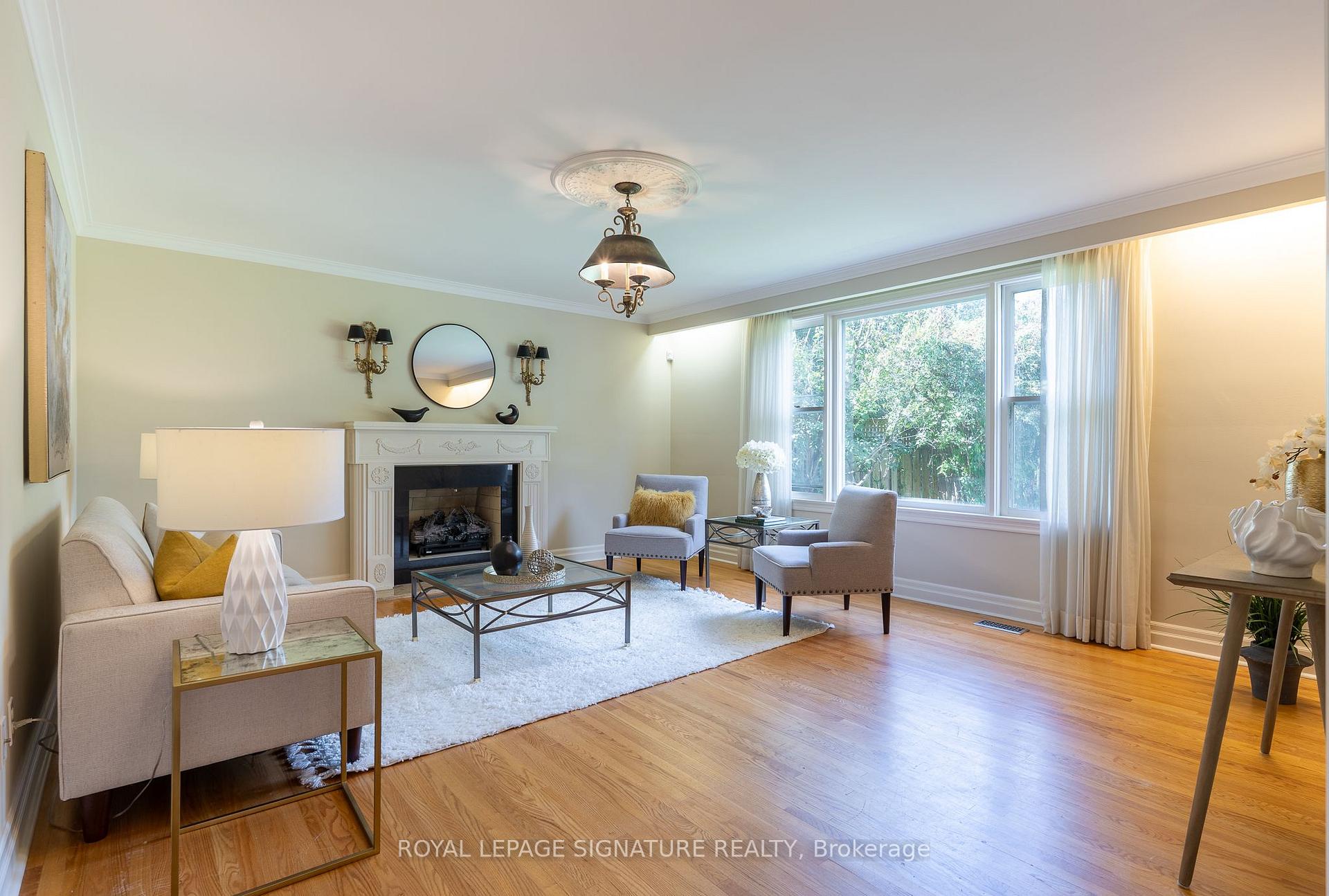 Photo 4 of 38 Danville Drive, North York, St. Andrew-Windfields — HOMEH
