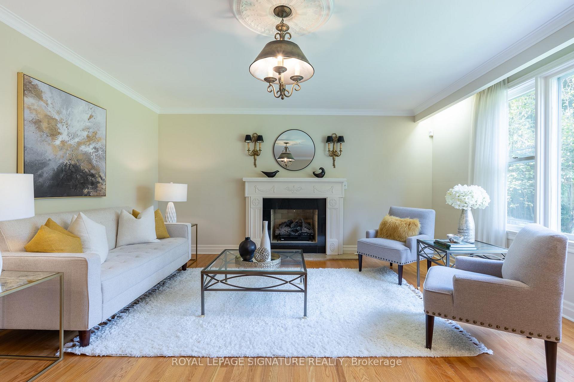 Photo 5 of 38 Danville Drive, North York, St. Andrew-Windfields — HOMEH