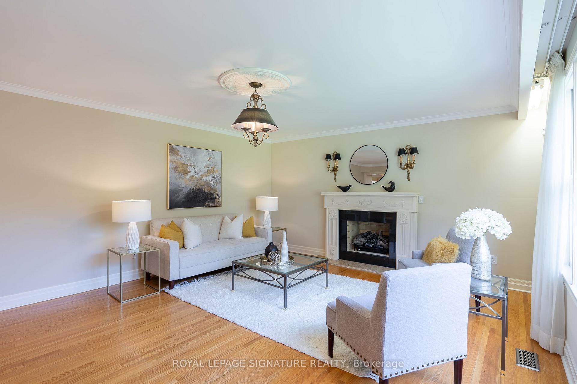 Photo 6 of 38 Danville Drive, North York, St. Andrew-Windfields — HOMEH