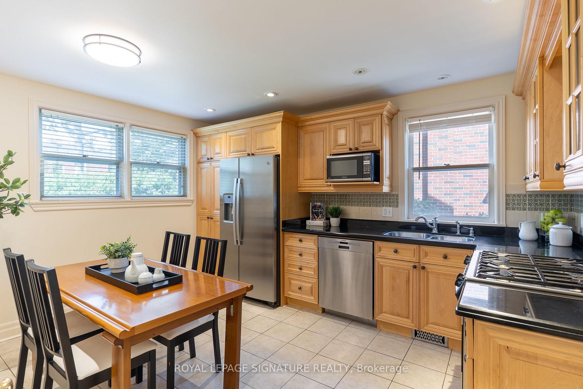 Photo 10 of 38 Danville Drive, North York, St. Andrew-Windfields — HOMEH