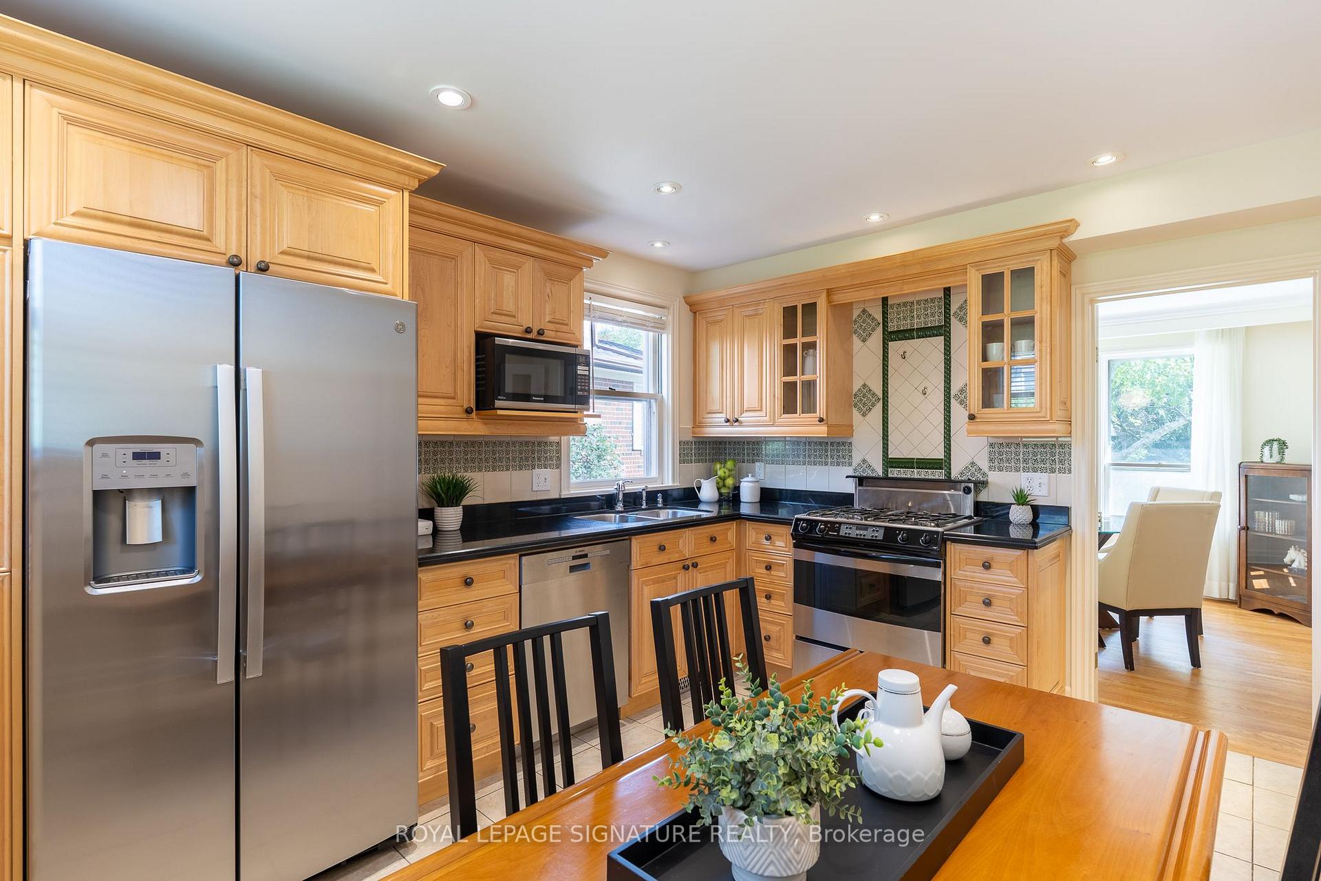 Photo 11 of 38 Danville Drive, North York, St. Andrew-Windfields — HOMEH