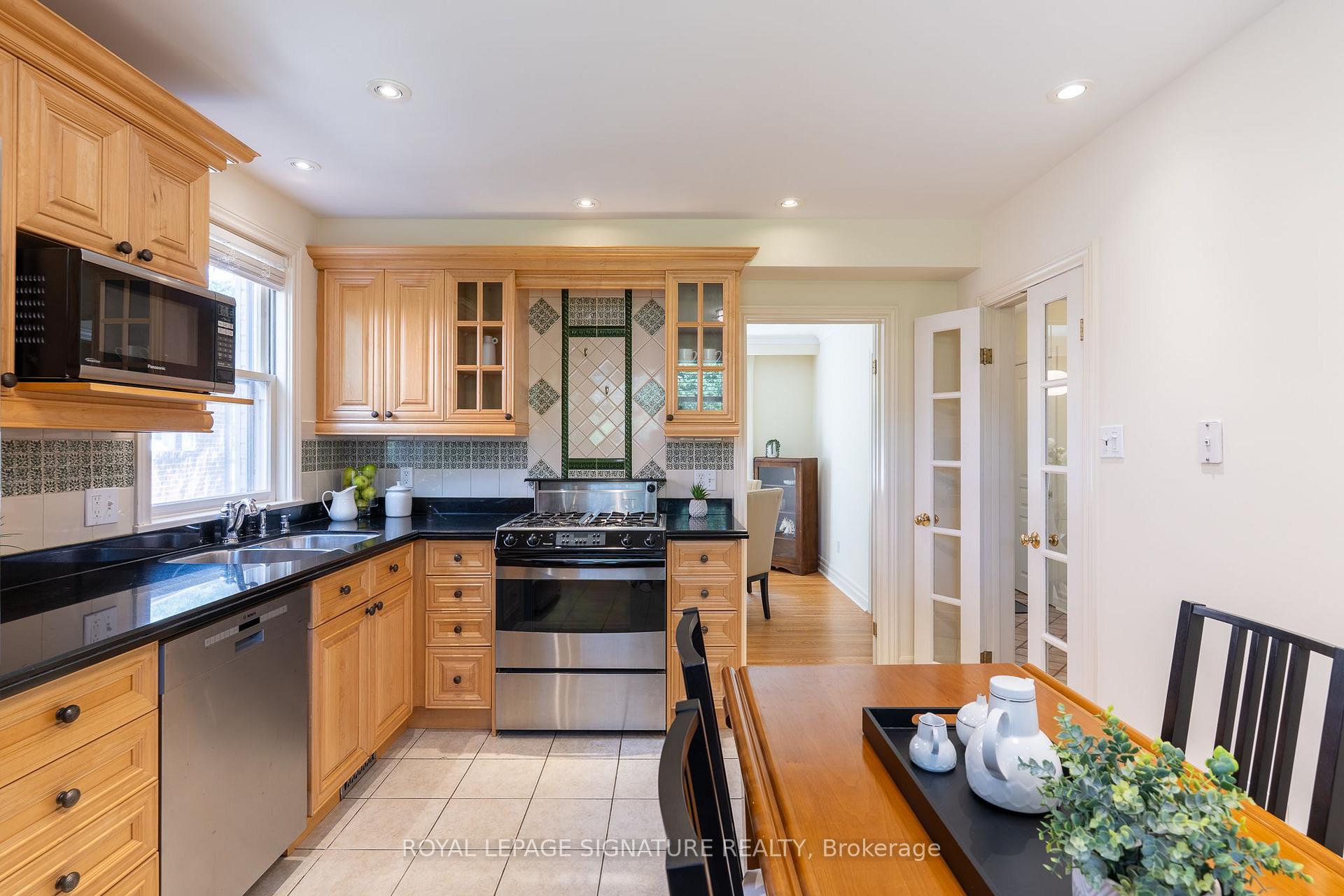 Photo 12 of 38 Danville Drive, North York, St. Andrew-Windfields — HOMEH