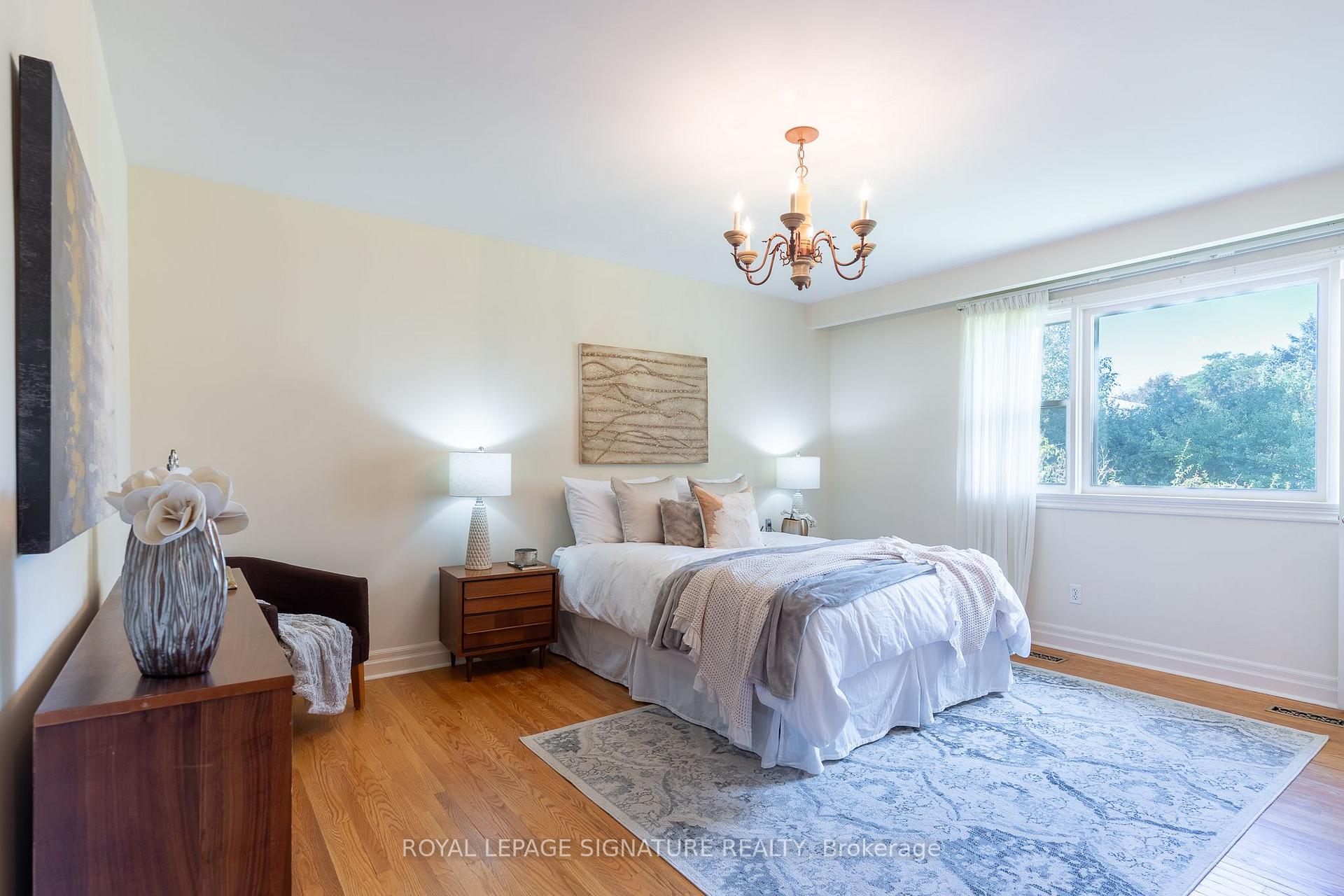 Photo 16 of 38 Danville Drive, North York, St. Andrew-Windfields — HOMEH