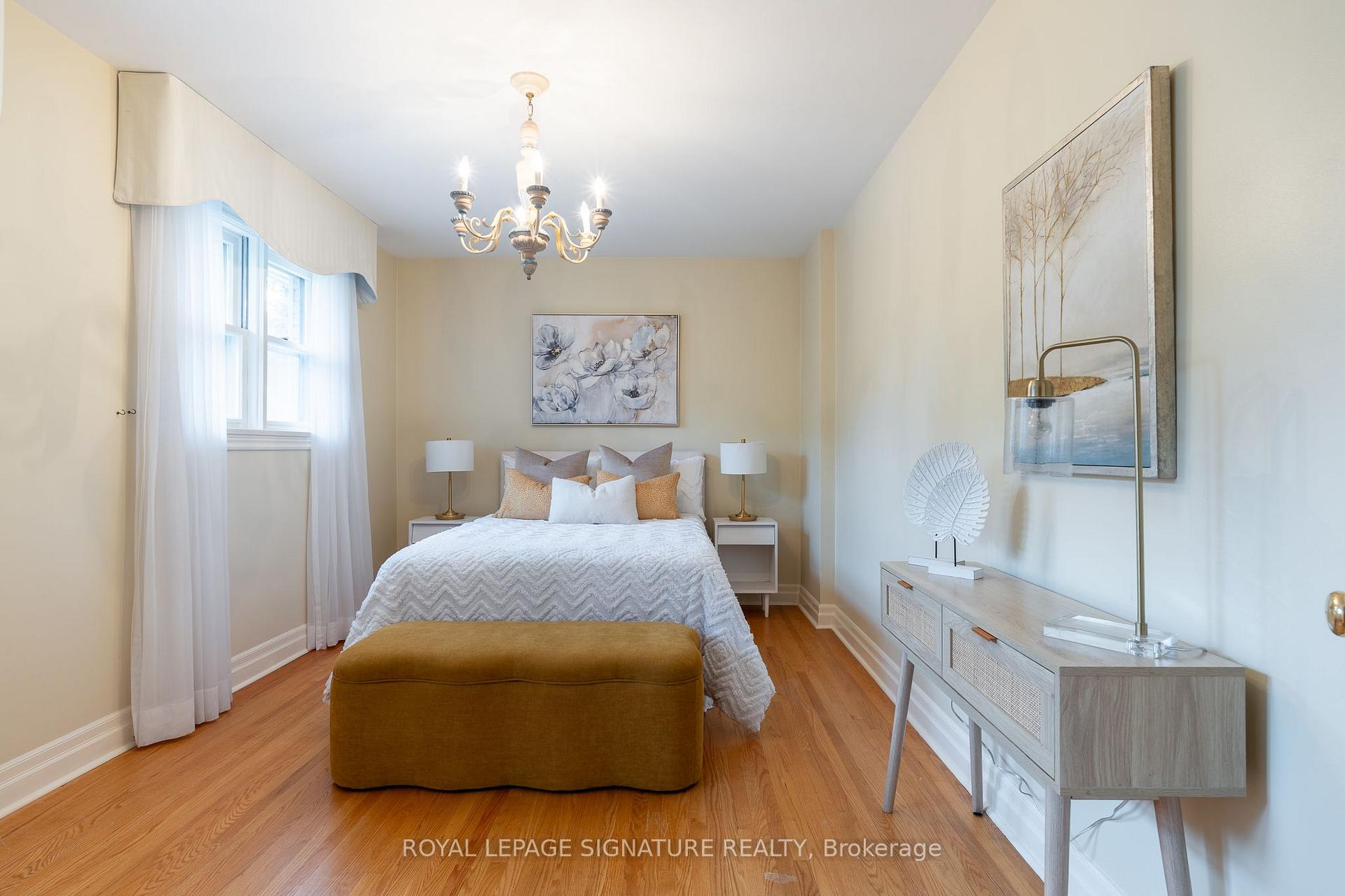 Photo 20 of 38 Danville Drive, North York, St. Andrew-Windfields — HOMEH