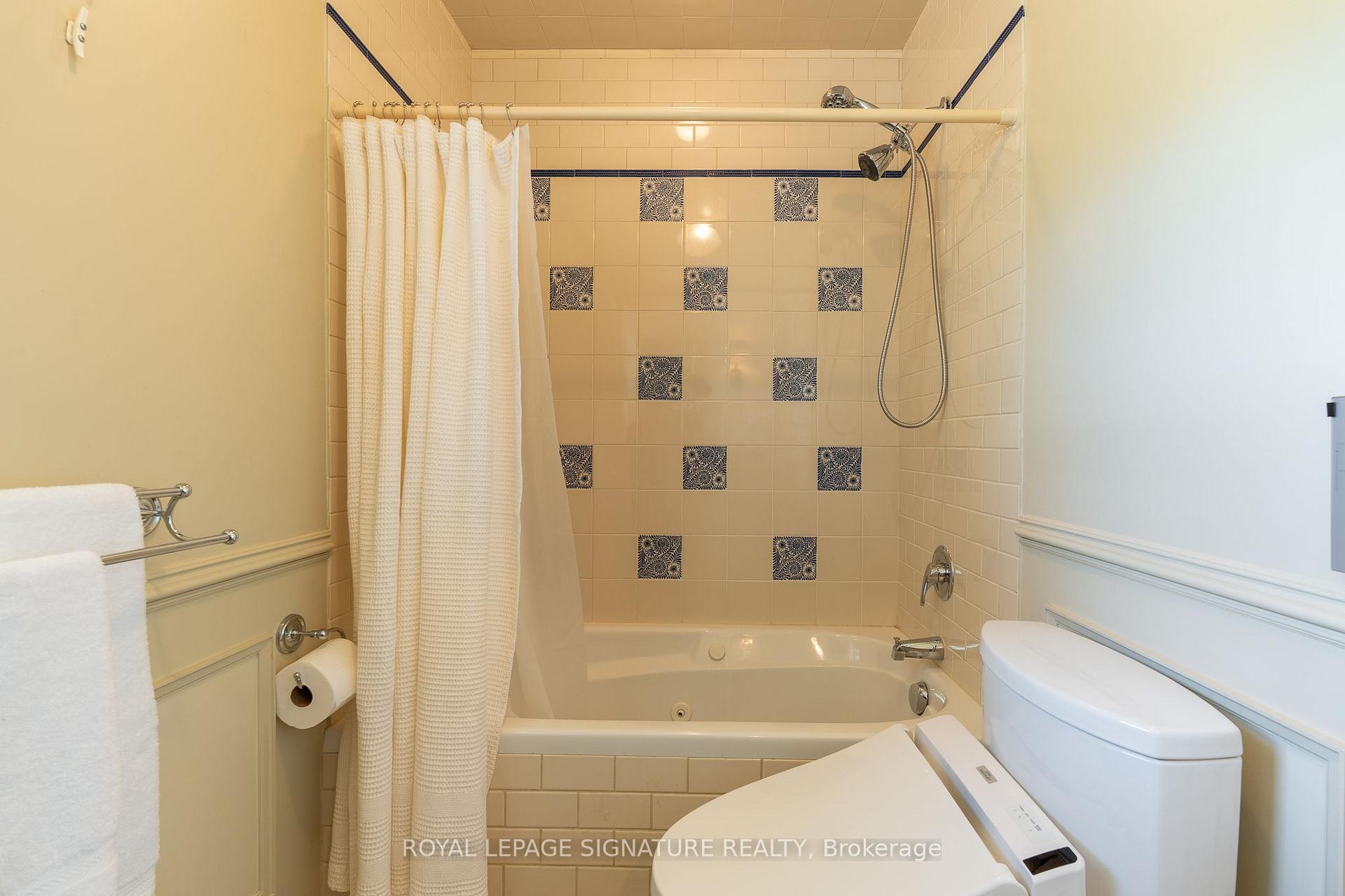 Photo 27 of 38 Danville Drive, North York, St. Andrew-Windfields — HOMEH