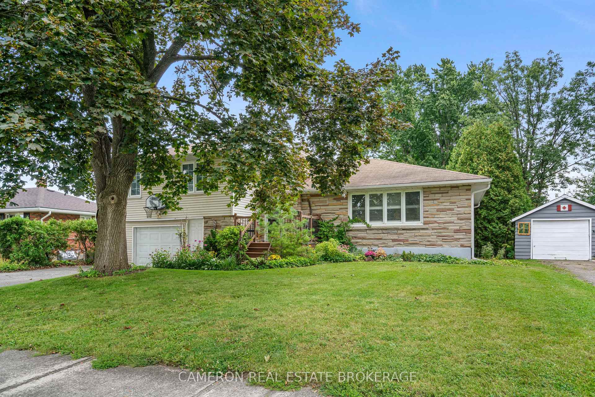 Photo 2 of 16 Kent Crescent, South Stormont, Long Sault — HOMEH