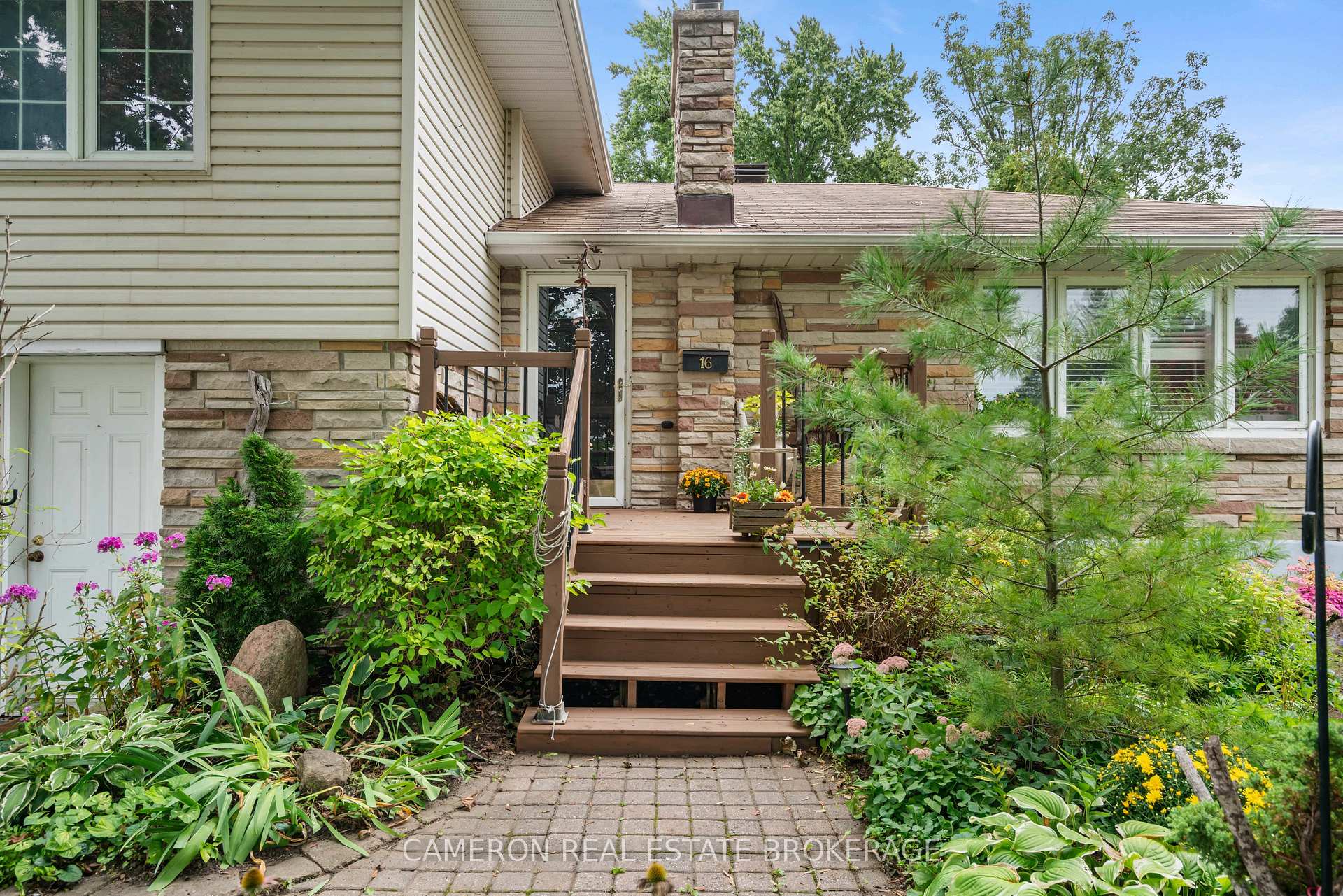 Photo 3 of 16 Kent Crescent, South Stormont, Long Sault — HOMEH