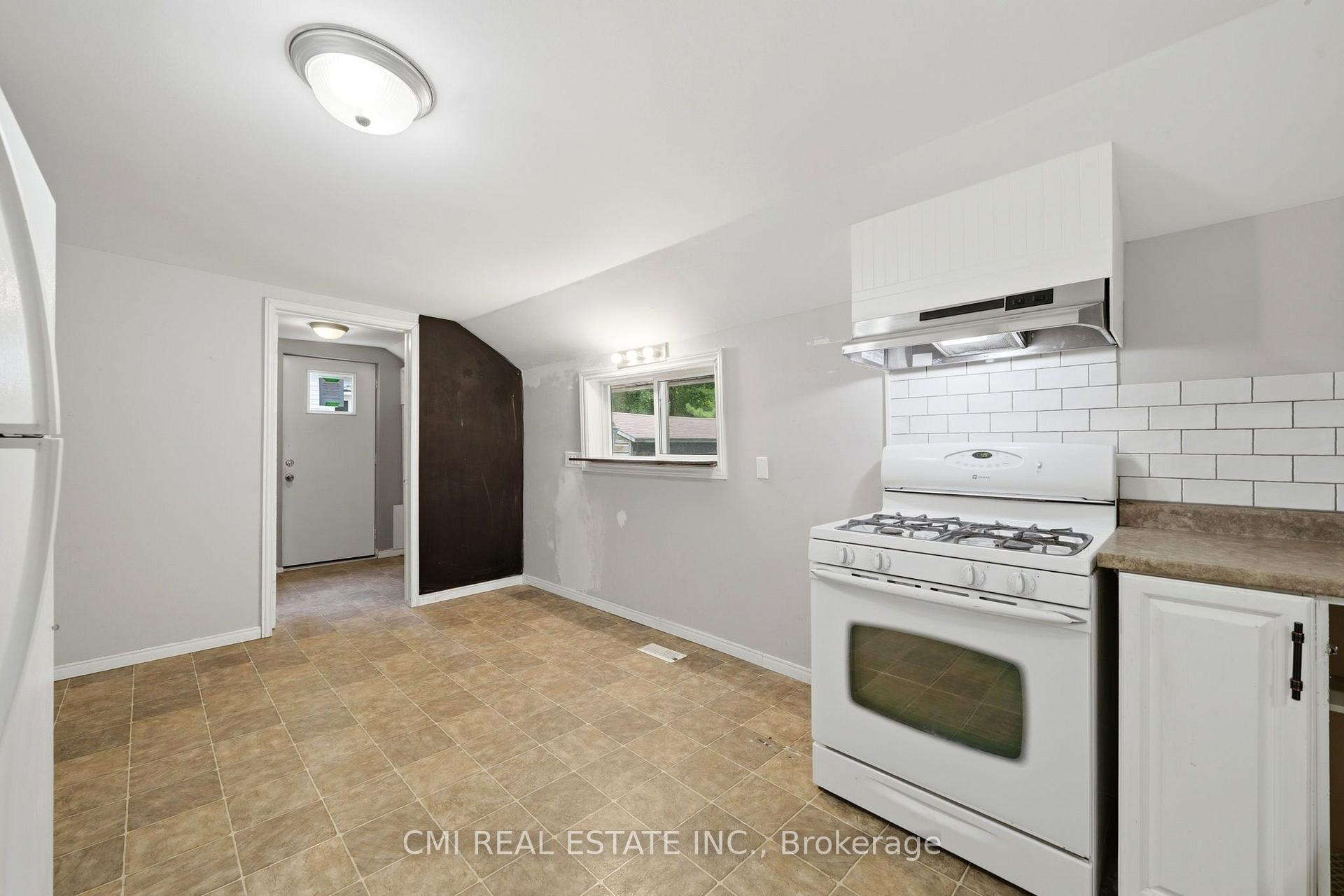 Photo 15 of 12 Argyle Street, Kincardine — HOMEH