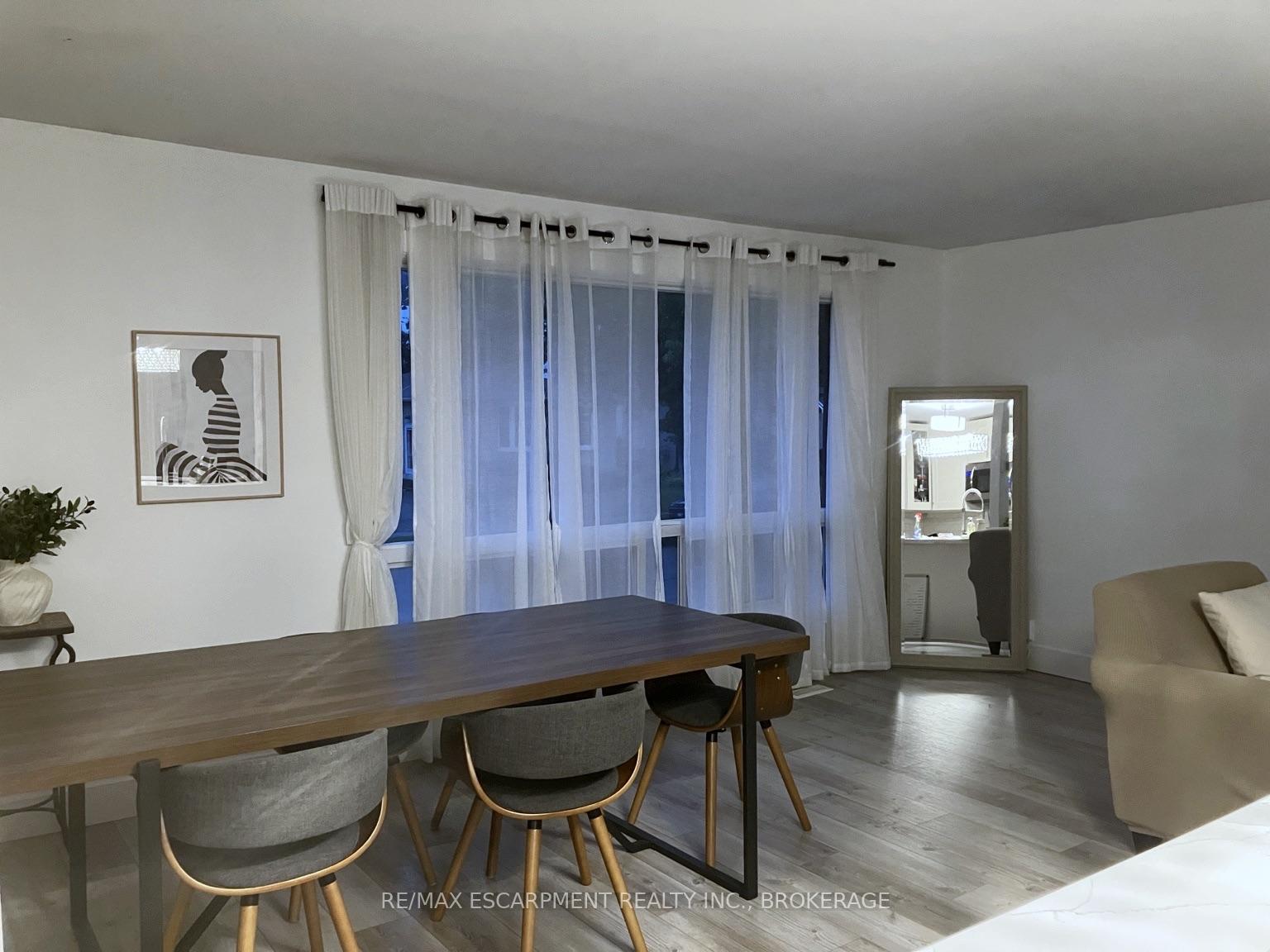 Photo 6 of 17 Mellenby Street, Hamilton, Stoney Creek Mountain — HOMEH