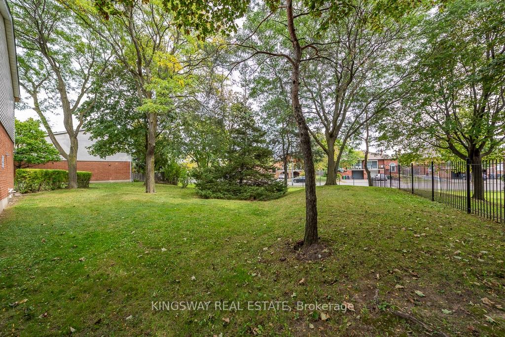 Photo 8 of Unit 22, 525 Meadows Boulevard, Mississauga, Rathwood — HOMEH