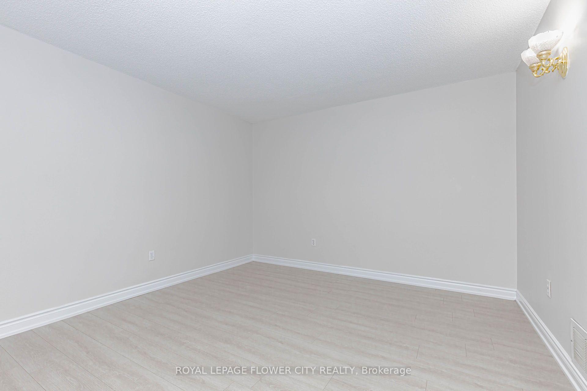 Photo 10 of 14 Canarvan Court, Brampton, Fletcher's Creek South — HOMEH