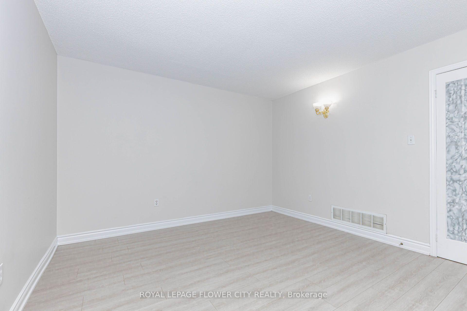 Photo 12 of 14 Canarvan Court, Brampton, Fletcher's Creek South — HOMEH