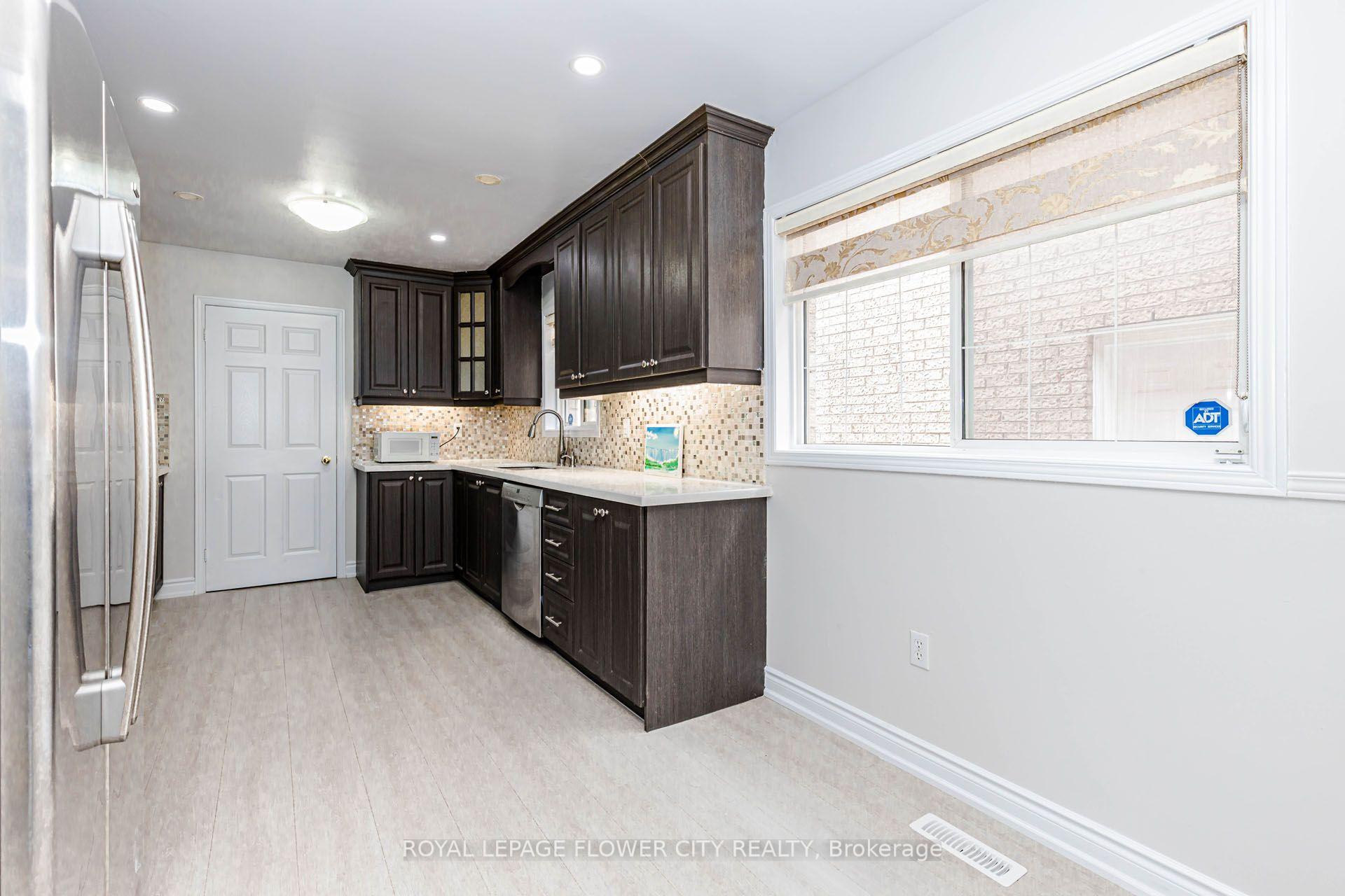 Photo 13 of 14 Canarvan Court, Brampton, Fletcher's Creek South — HOMEH